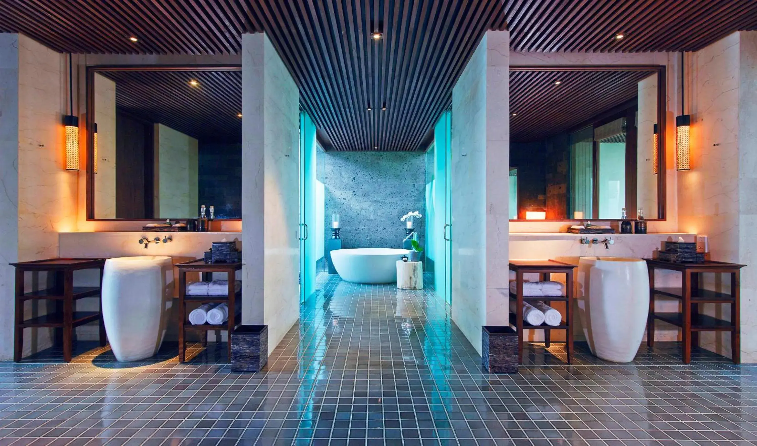 Shower, Bathroom in InterContinental Bali Sanur Resort, an IHG Hotel