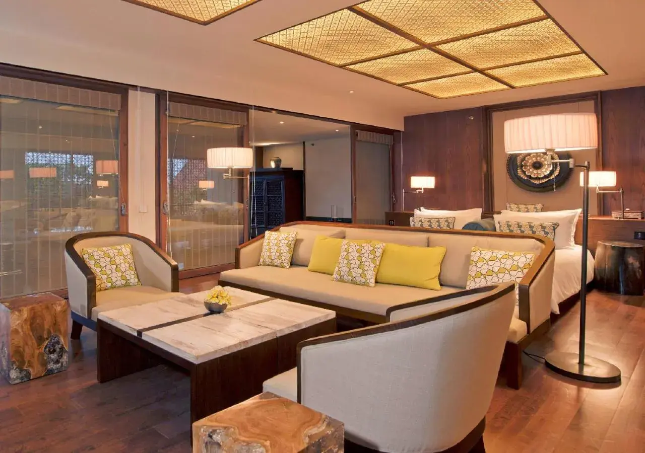Bedroom, Seating Area in InterContinental Bali Sanur Resort, an IHG Hotel