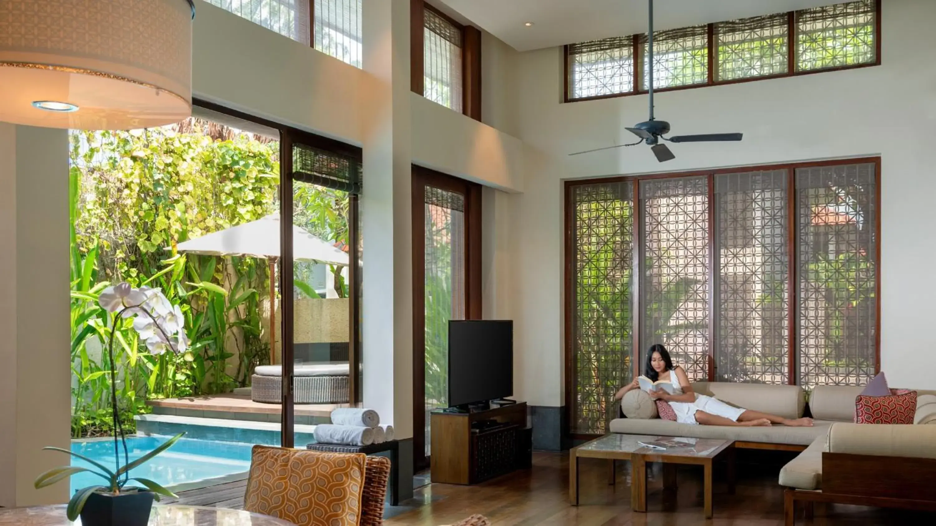 Photo of the whole room, Seating Area in InterContinental Bali Sanur Resort, an IHG Hotel