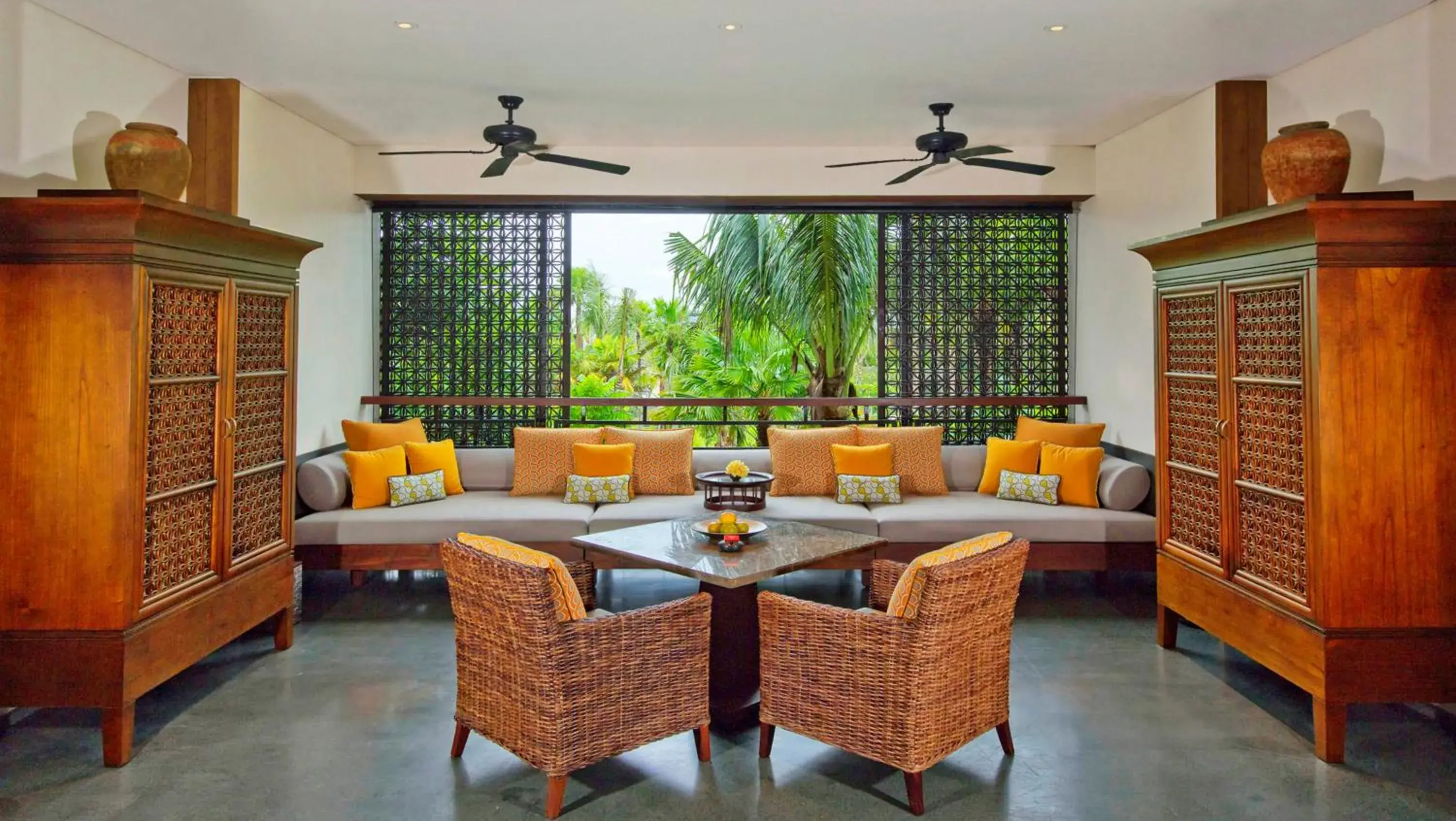 Photo of the whole room, Seating Area in InterContinental Bali Sanur Resort, an IHG Hotel