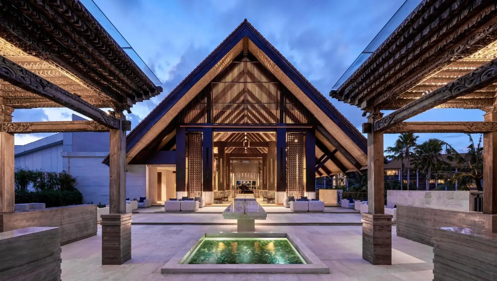 Lounge or bar, Swimming Pool in InterContinental Bali Sanur Resort, an IHG Hotel