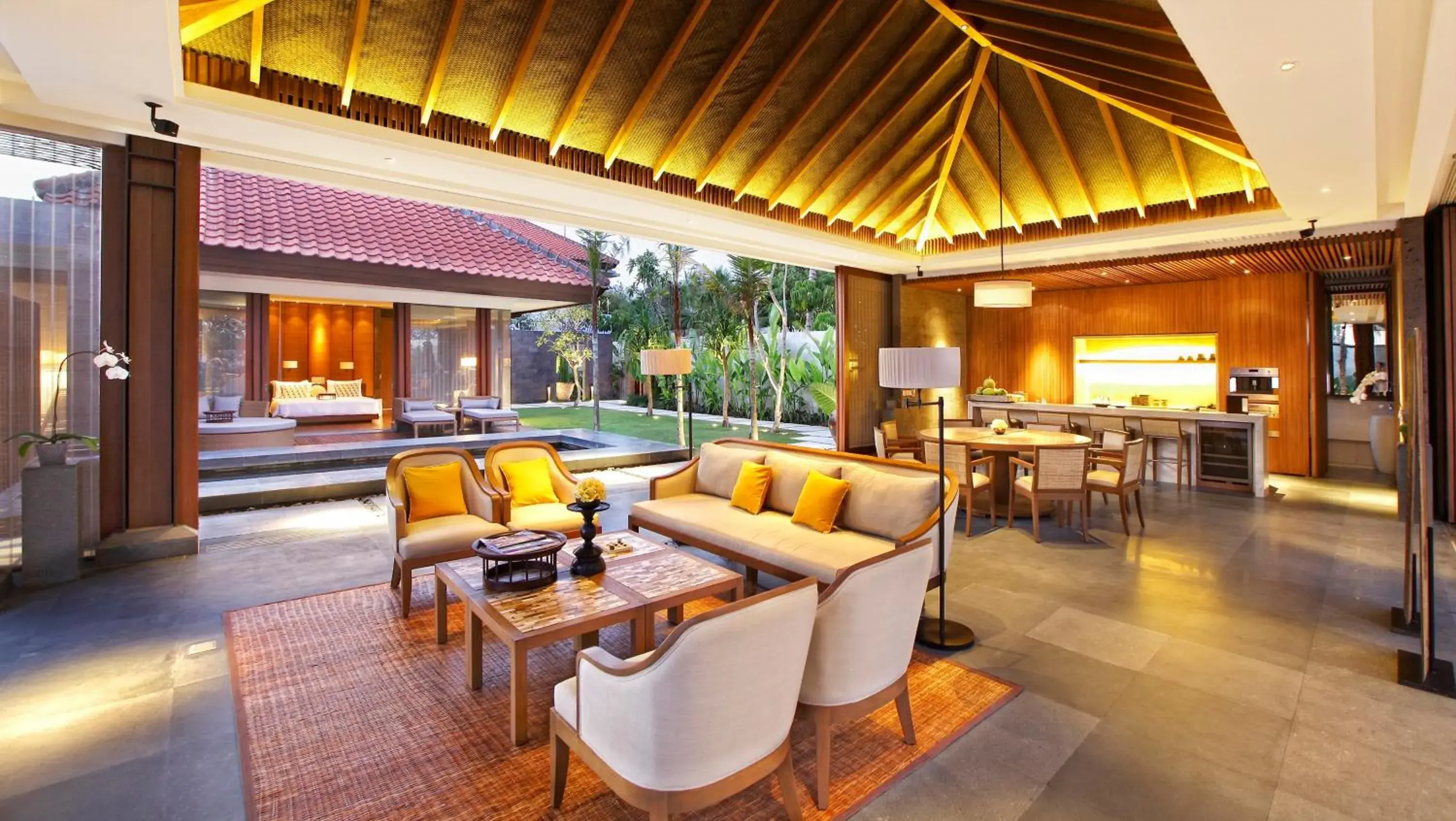 Photo of the whole room, Lounge/Bar in InterContinental Bali Sanur Resort, an IHG Hotel