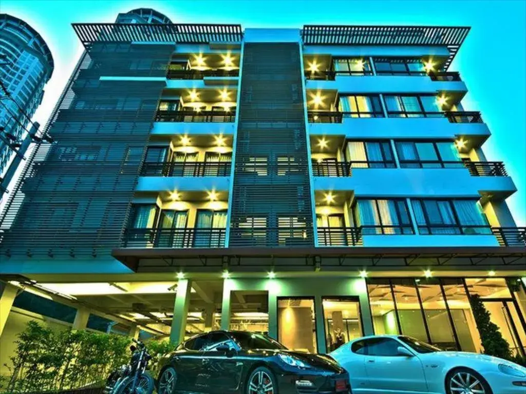 Property building in The Present Sathorn Property building in The Present Sathorn