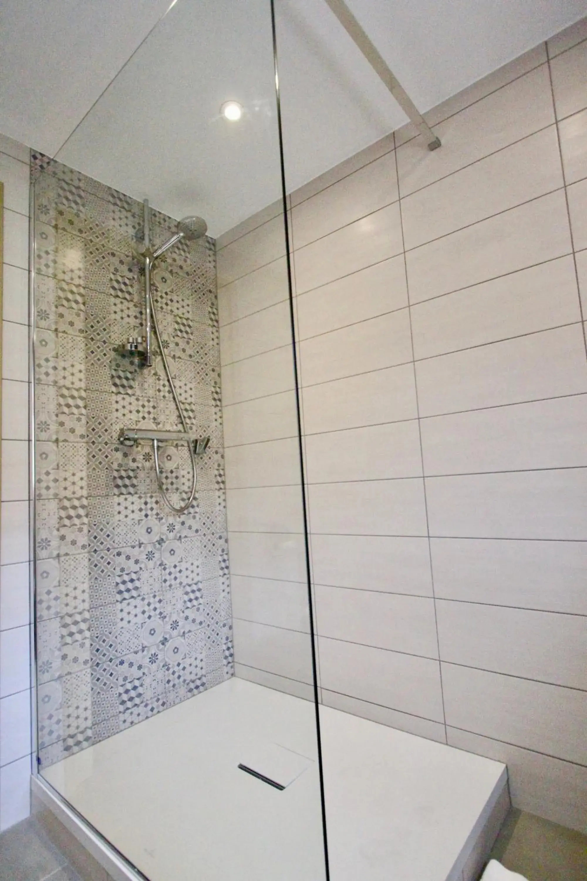 Shower, Bathroom in Hostellerie Le Marechal