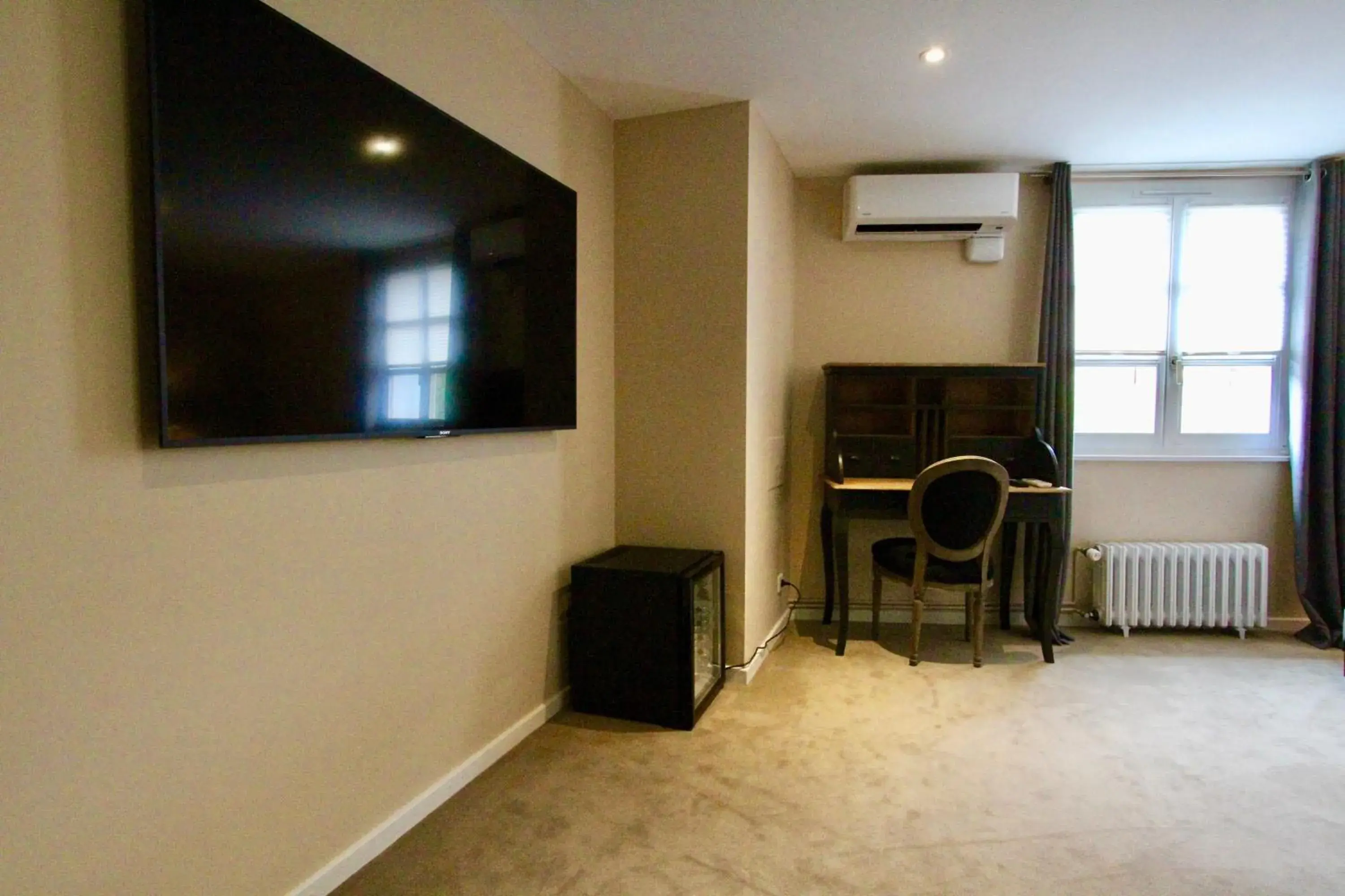 TV and multimedia, TV/Entertainment Center in Hostellerie Le Marechal