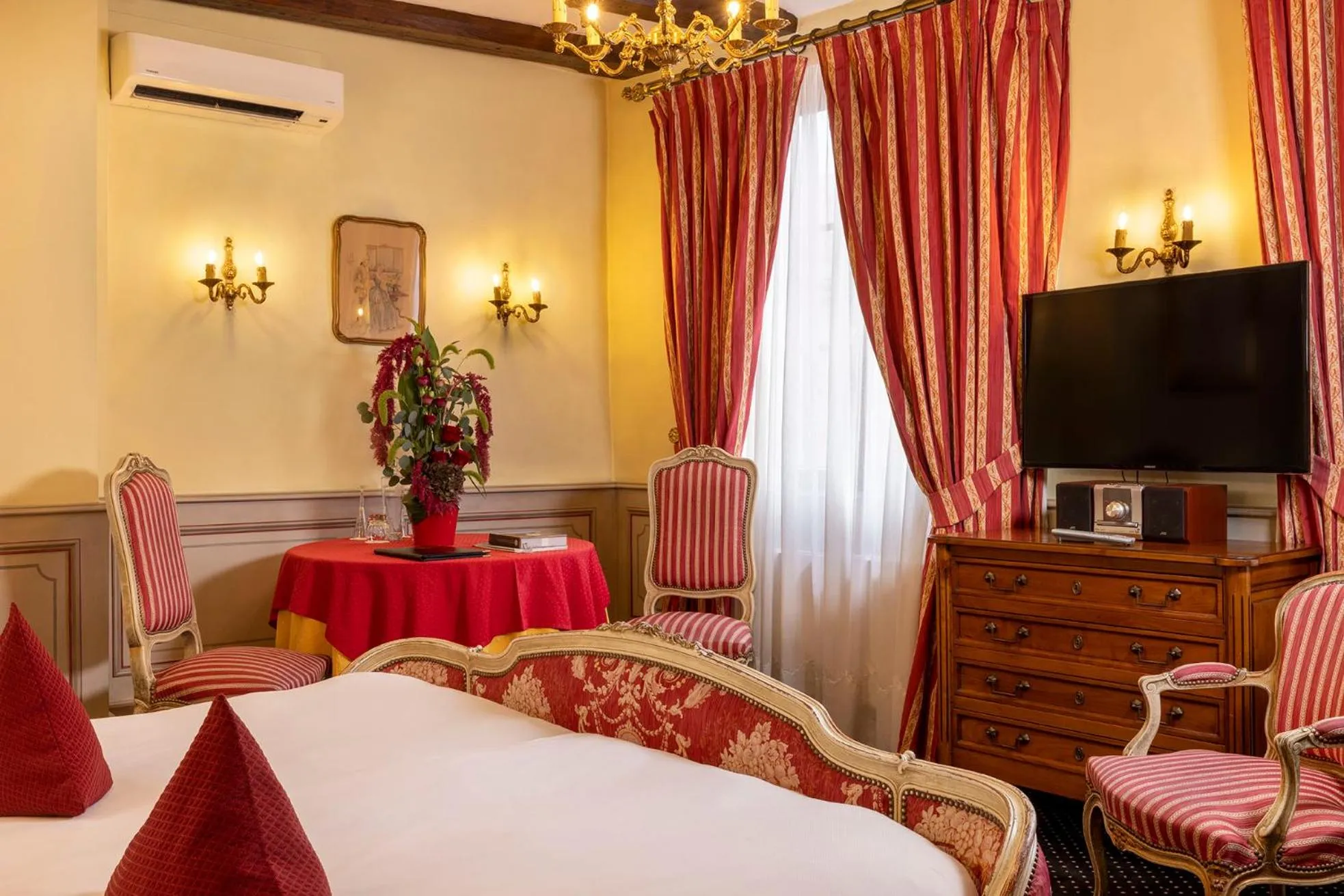 View (from property/room), Bed in Hotel Restaurant Le Maréchal - Teritoria