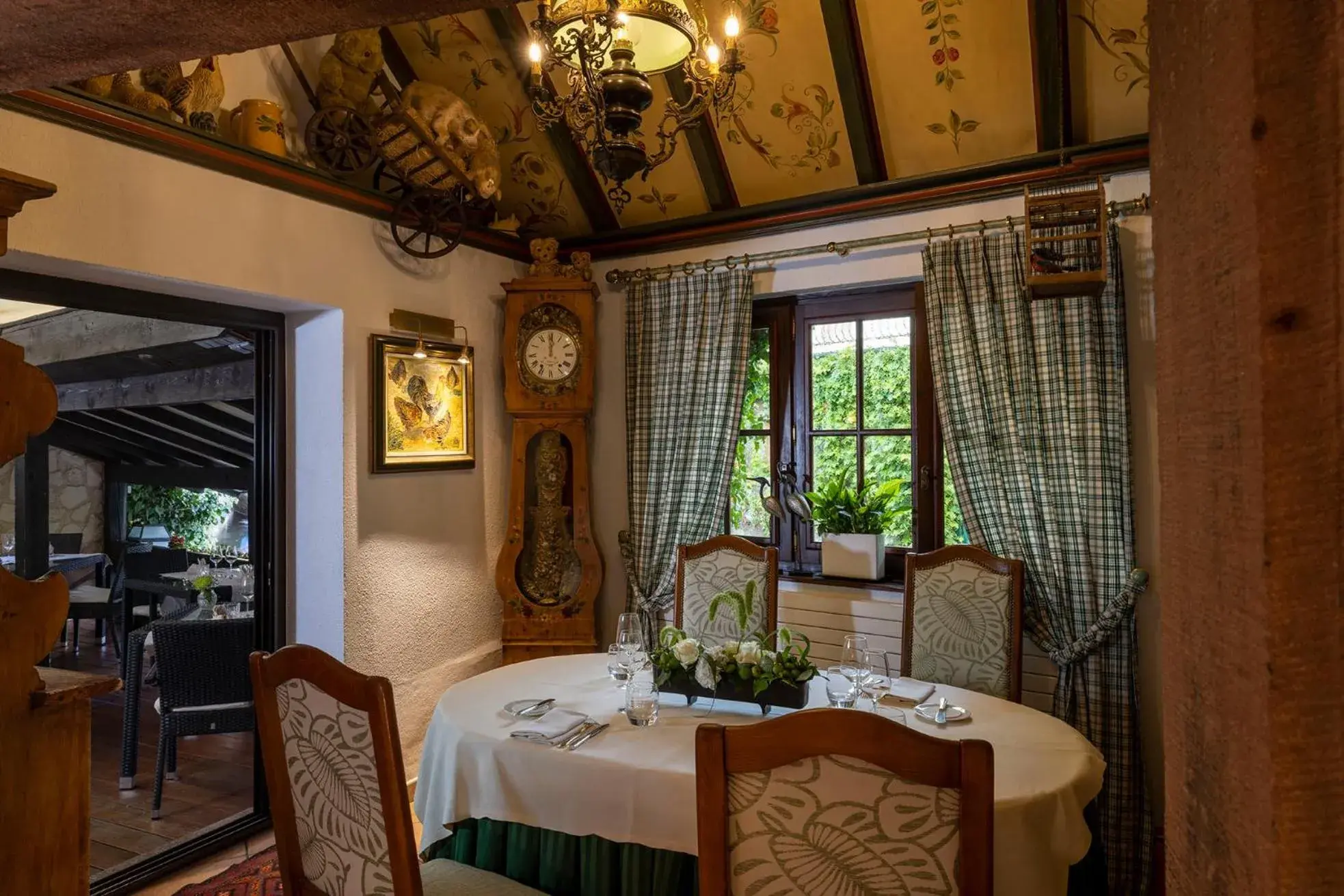 Restaurant/places to eat, Dining Area in Hostellerie Le Marechal