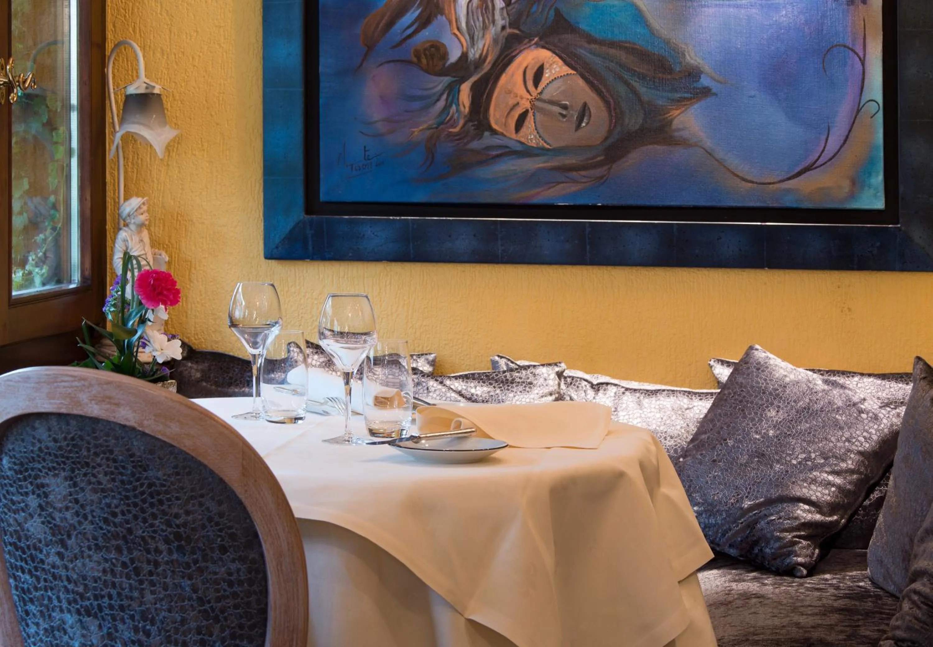 Decorative detail in Hotel Restaurant Le Maréchal - Teritoria