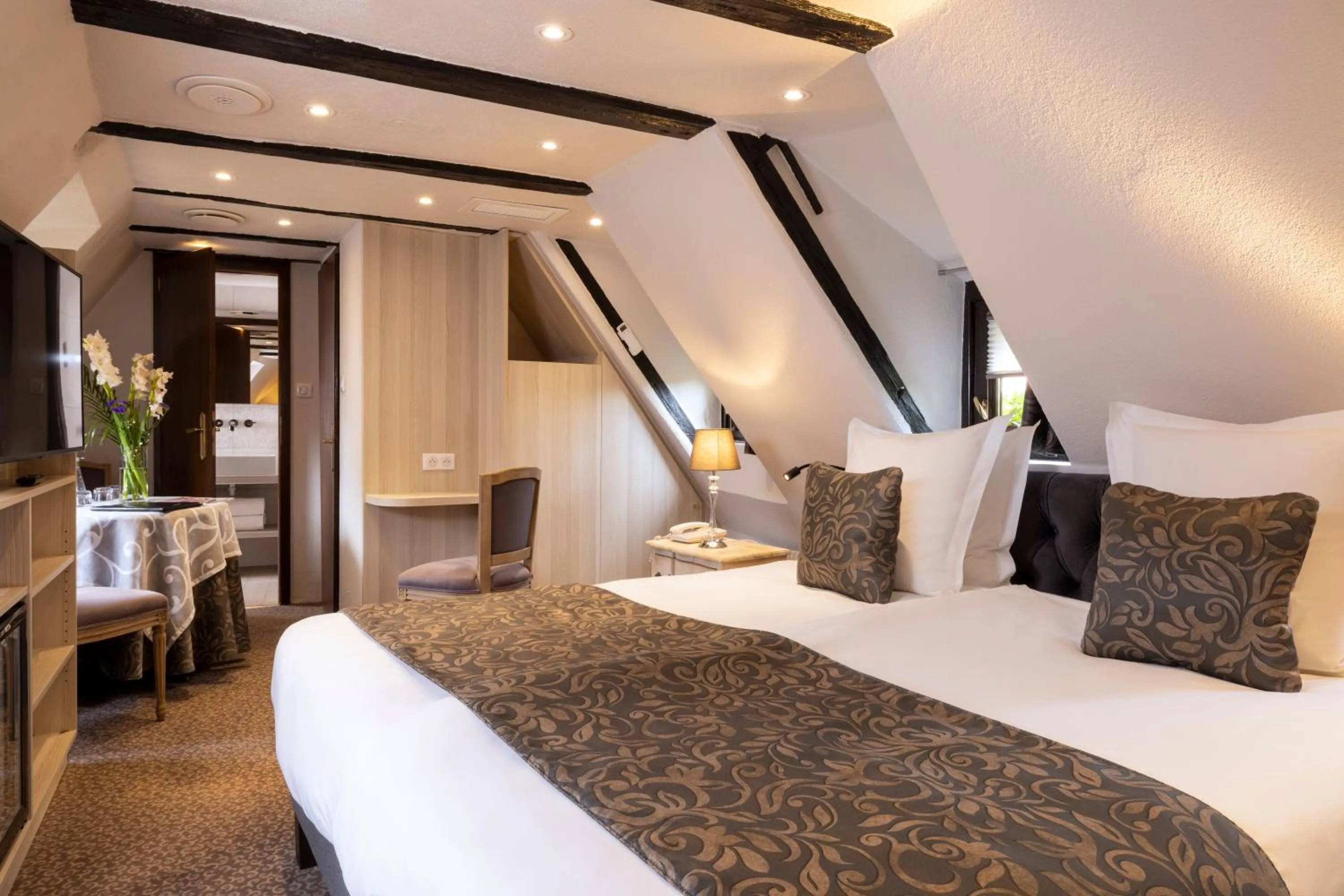 Bed in Hotel Restaurant Le Maréchal - Teritoria