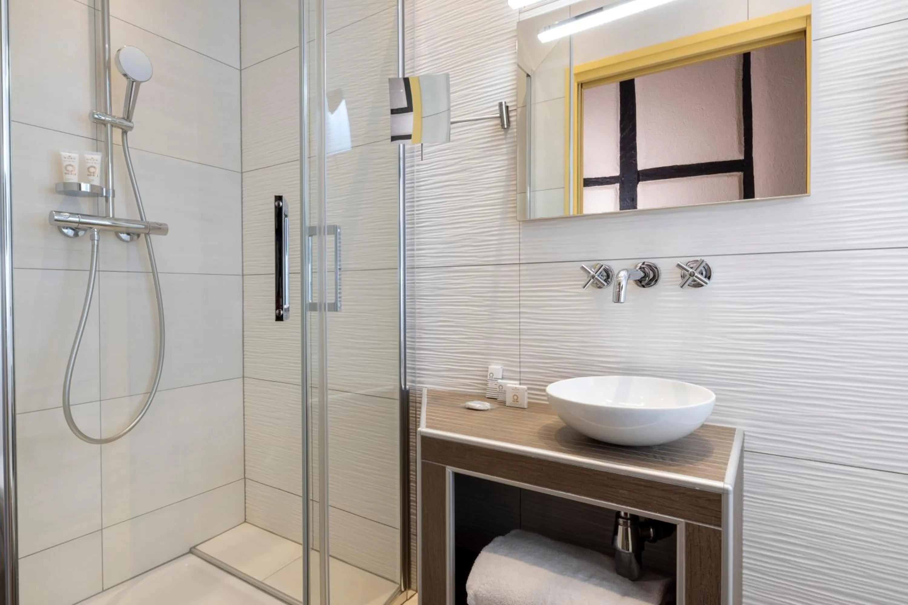 Bathroom in Hotel Restaurant Le Maréchal - Teritoria