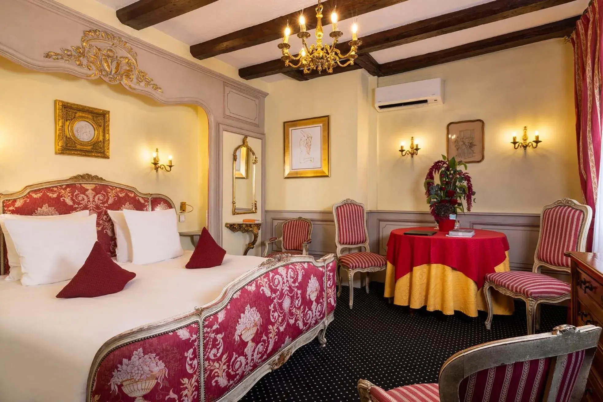 Photo of the whole room, Bed in Hostellerie Le Marechal