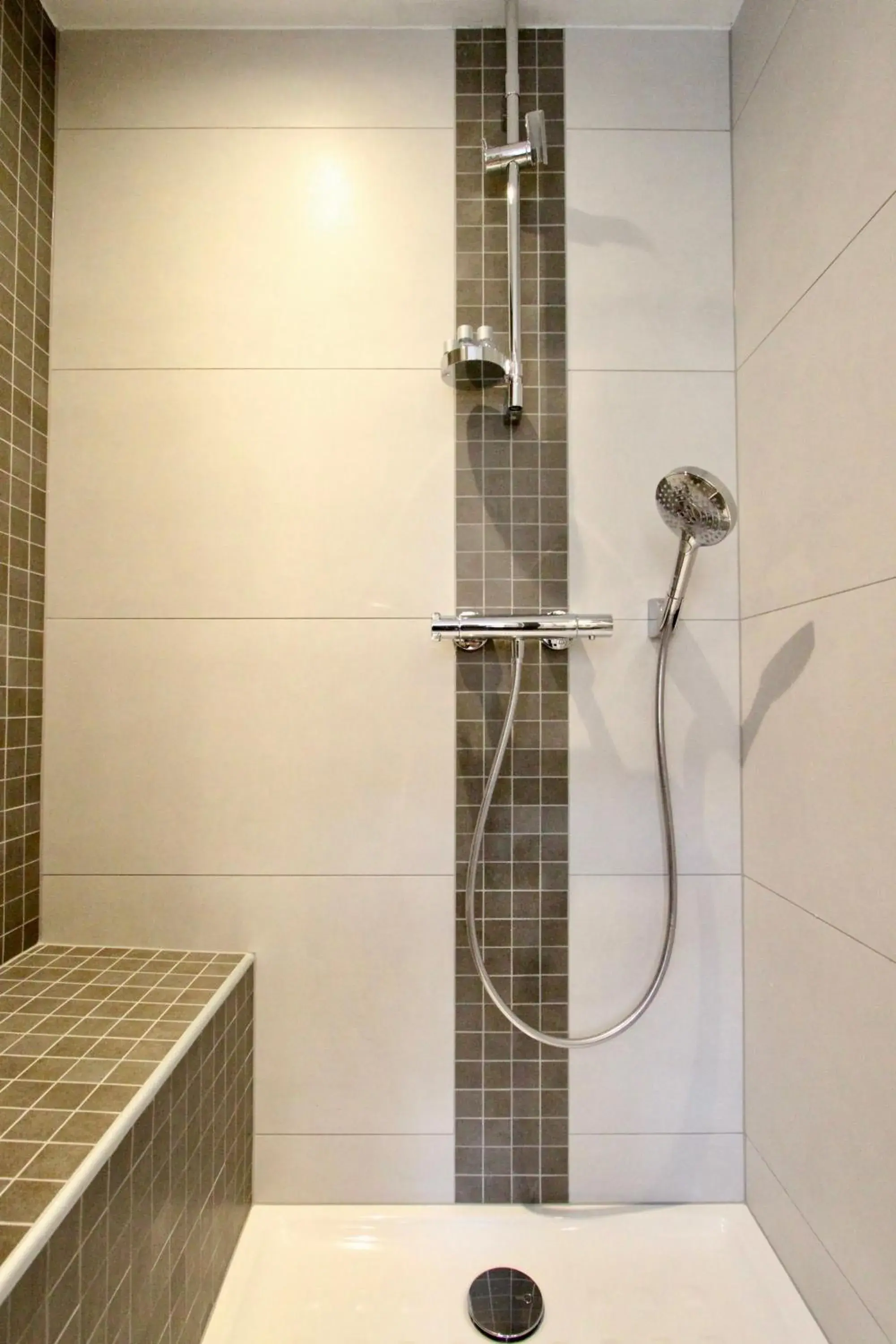 Shower, Bathroom in Hostellerie Le Marechal