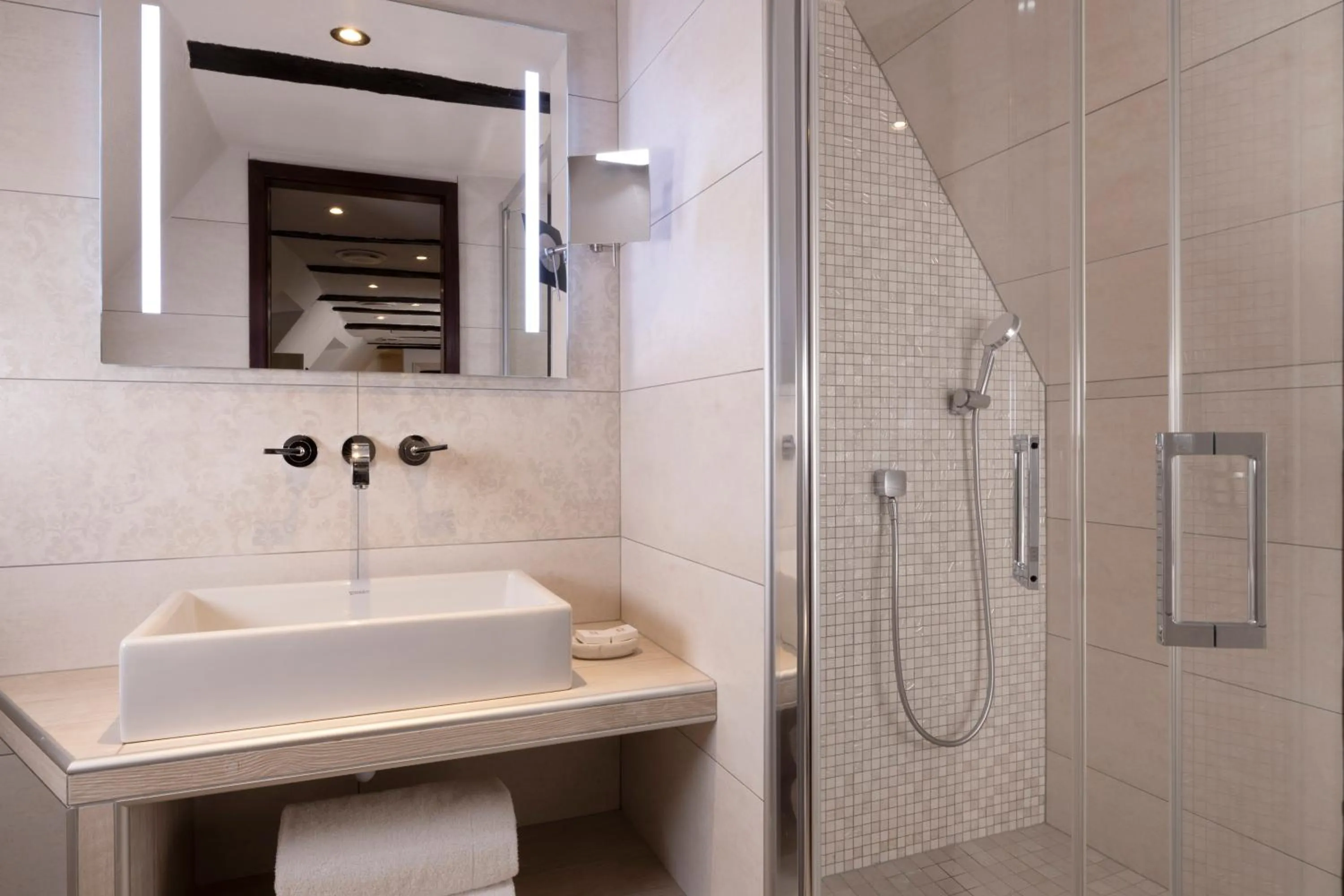 Bathroom in Hotel Restaurant Le Maréchal - Teritoria