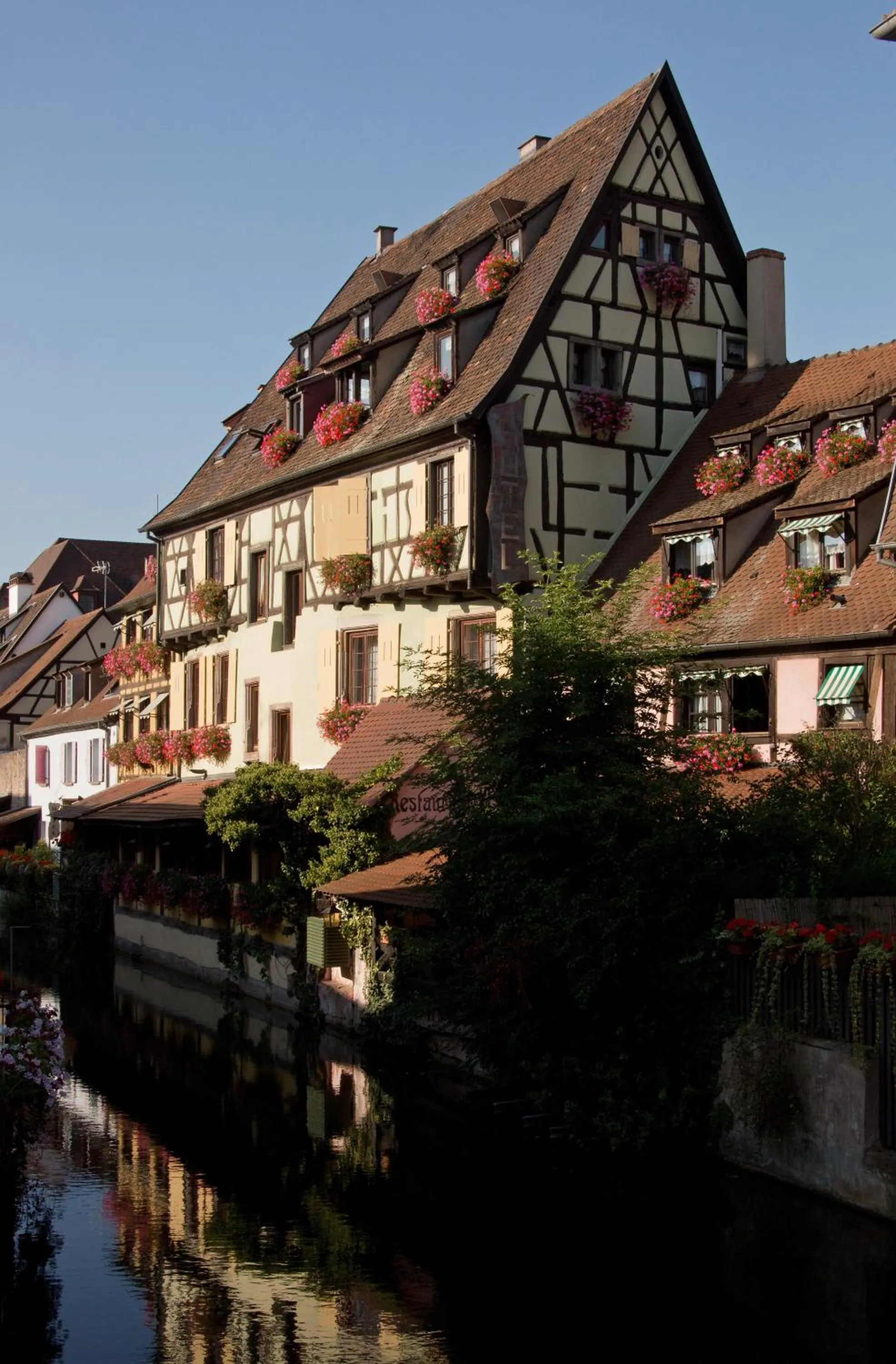 Property building in Hotel Restaurant Le Maréchal - Teritoria
