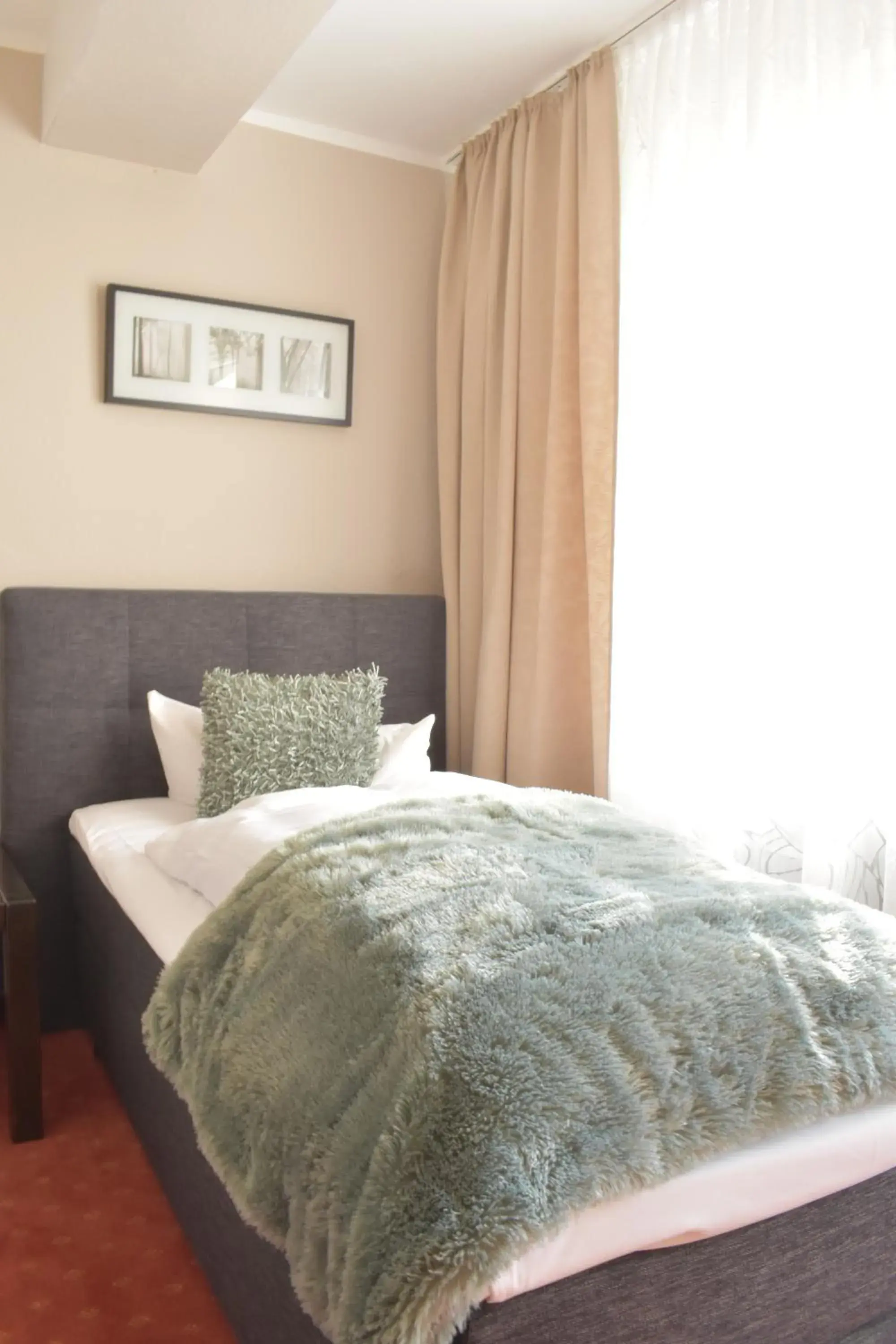 Single Room in T&T by Thiesmann Single Room in T&T by Thiesmann