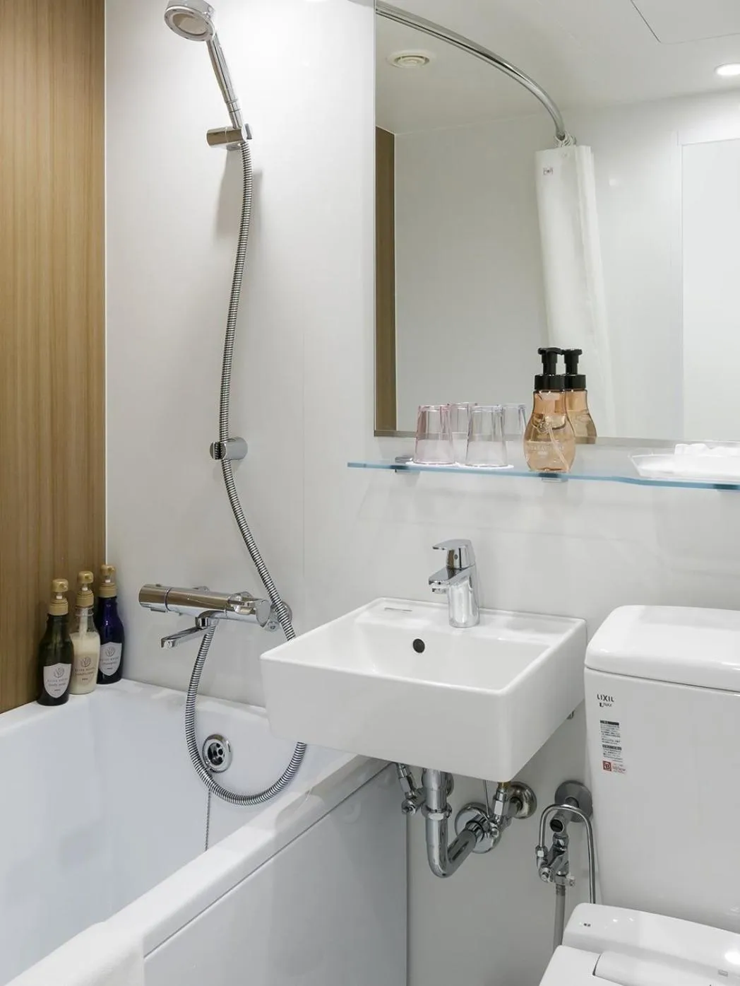 Photo of the whole room, Bathroom in Cent Inn Nibankan