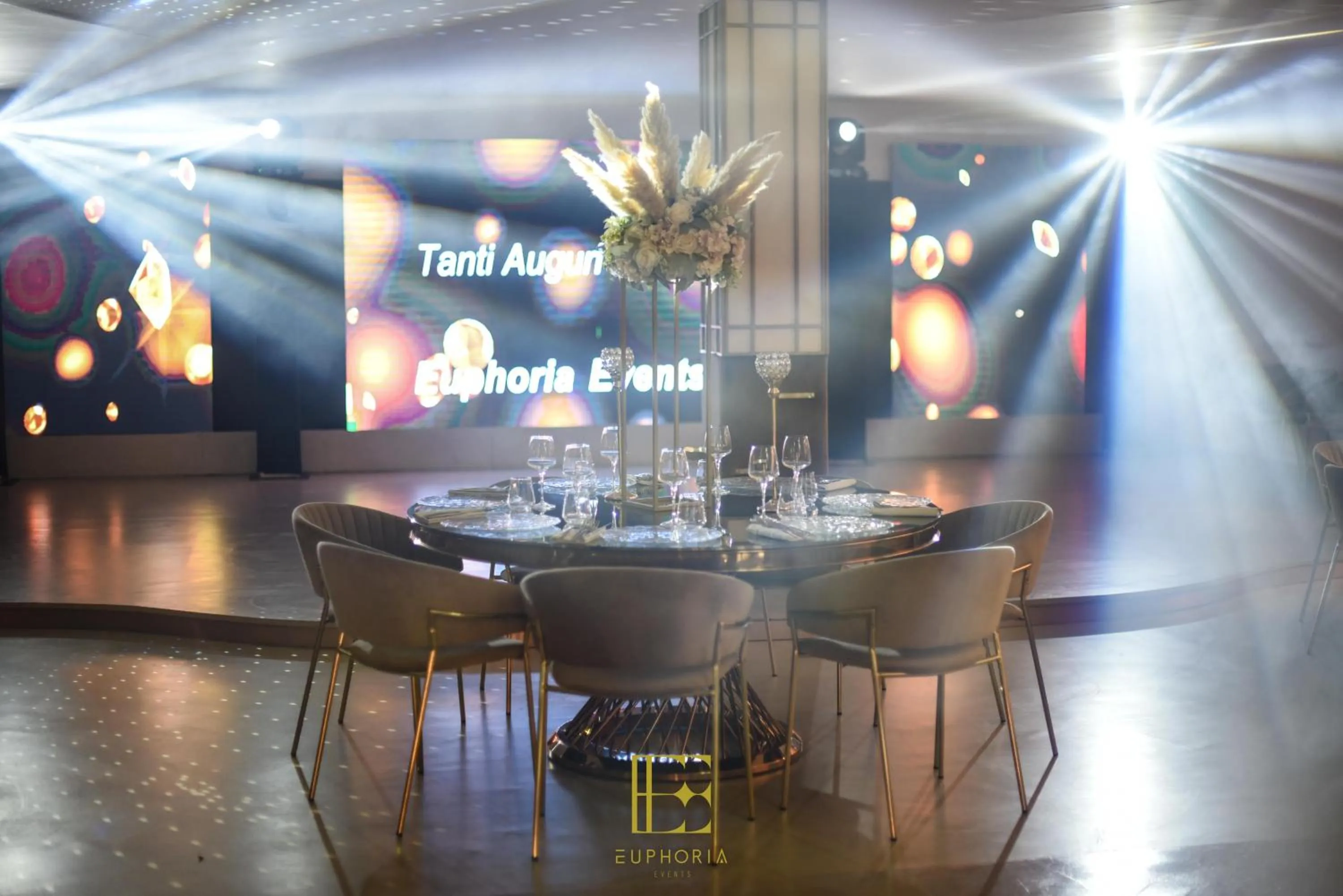 Restaurant/places to eat in Hotel Masaniello Luxury