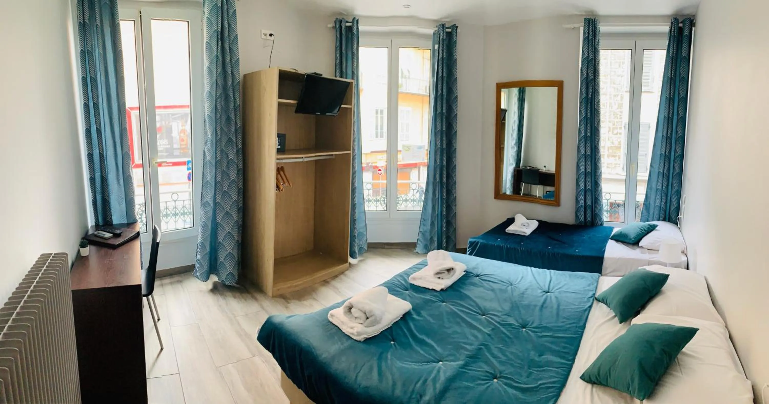 Bed in Hotel le Nice Etoile