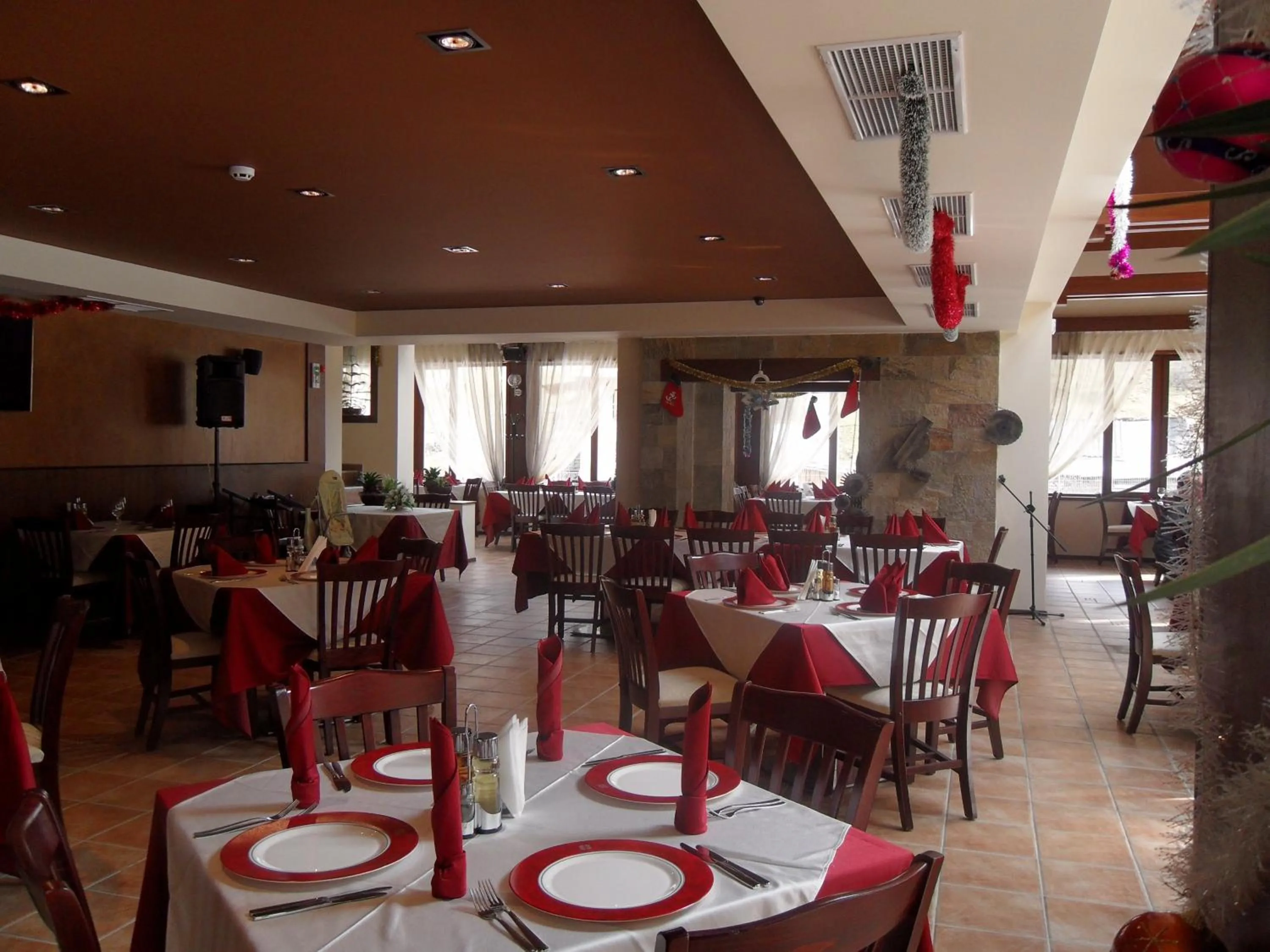 Restaurant/places to eat in Borika Hotel