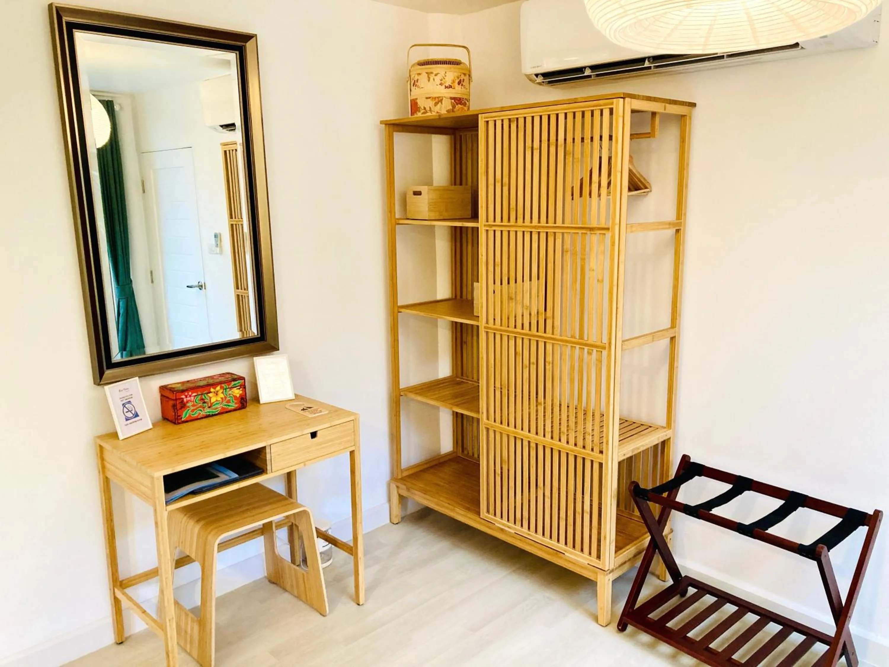 wardrobe in Ban Kaew Villas