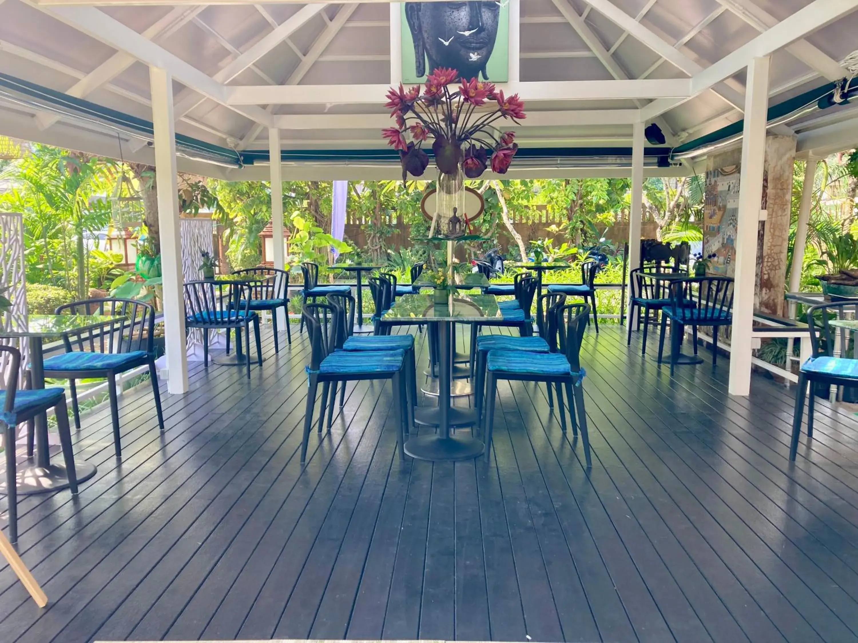 Restaurant/places to eat in Ban Kaew Villas Restaurant/places to eat in Ban Kaew Villas