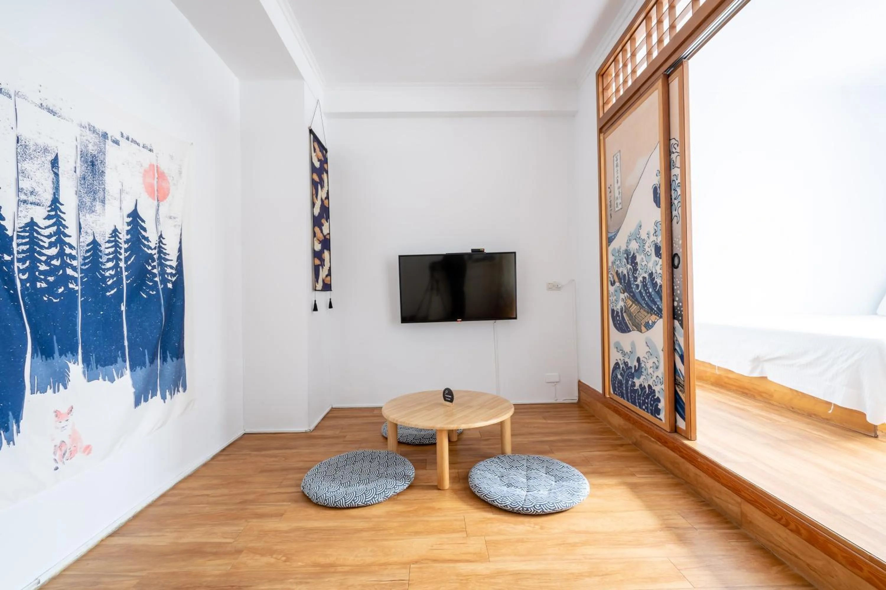 TV and multimedia in Utopia Hostel