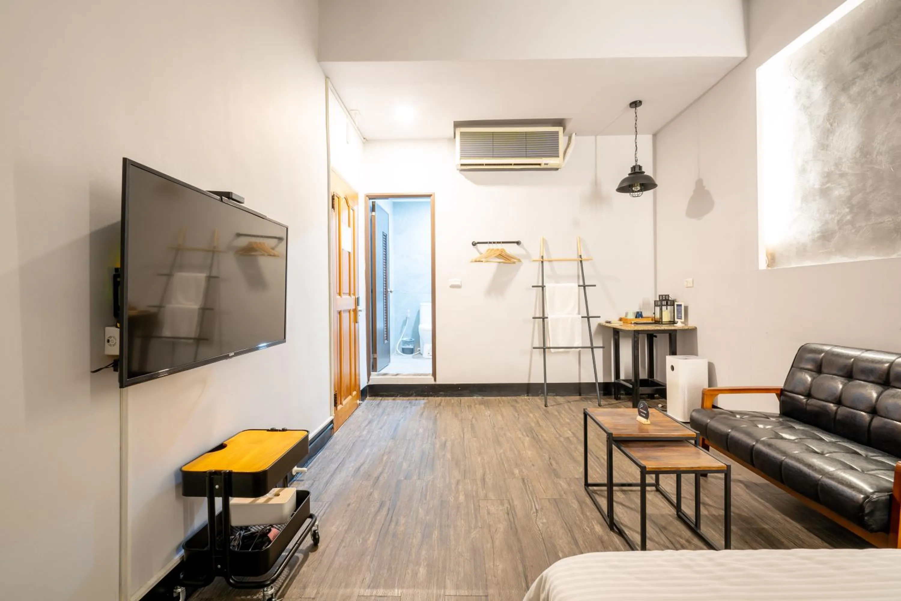 TV and multimedia in Utopia Hostel