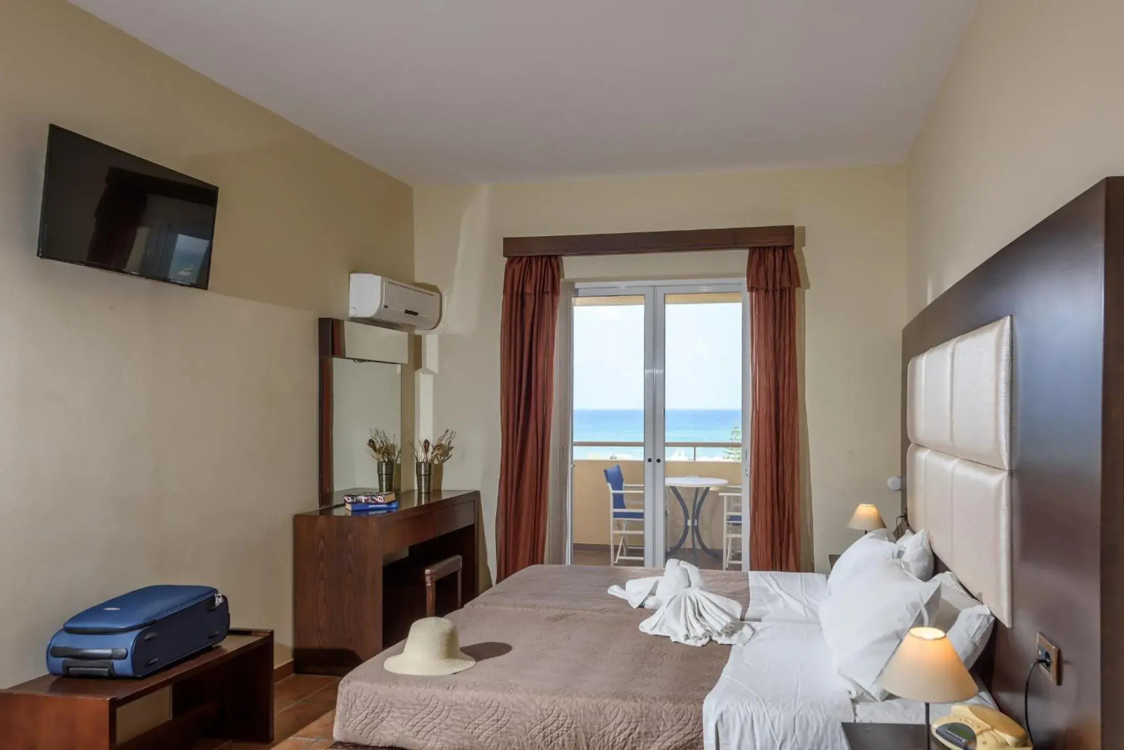 View (from property/room), Bed in Eurohotel Theo Hotel View (from property/room), Bed in Eurohotel Theo Hotel