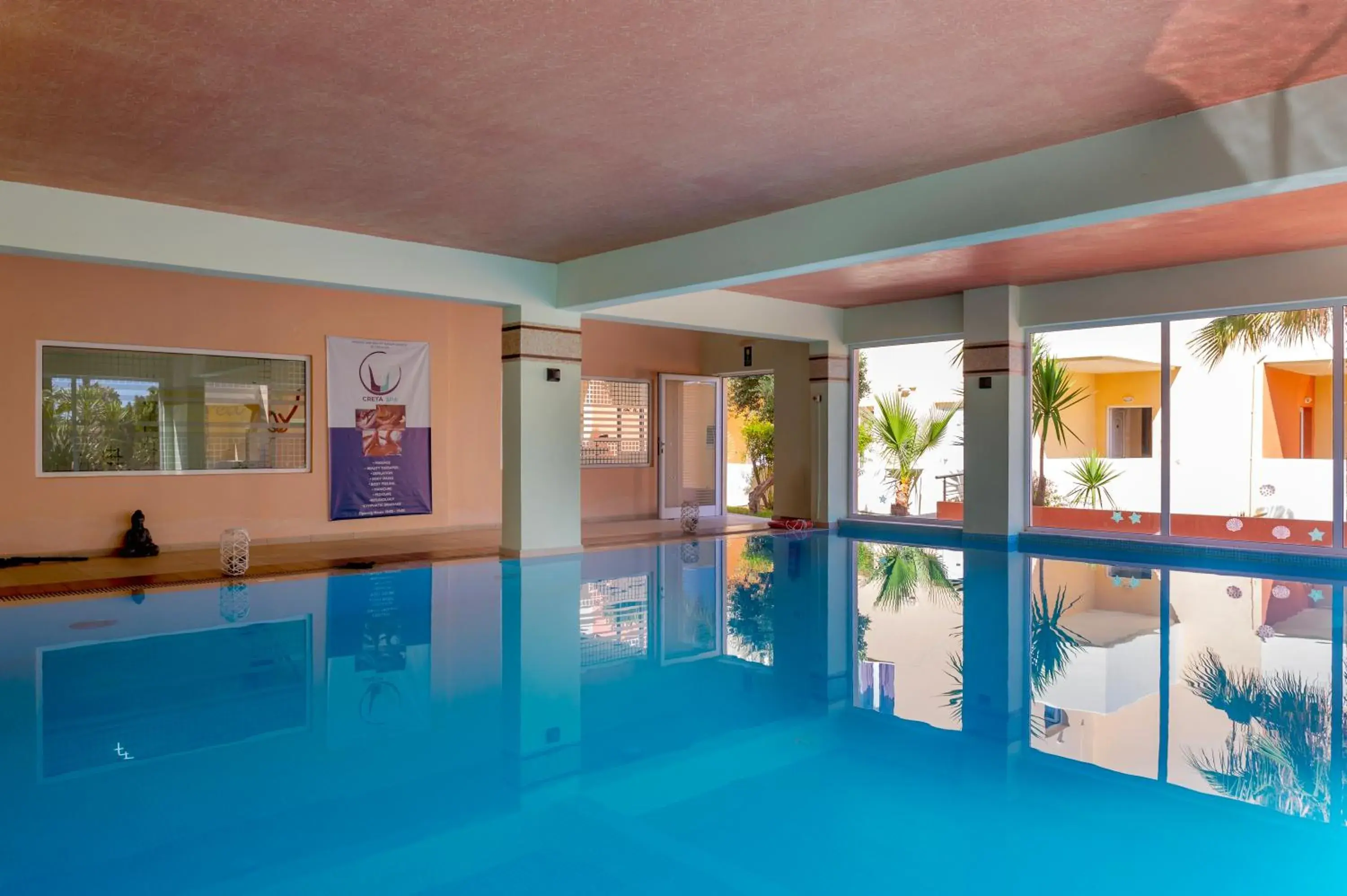 Swimming pool in Eurohotel Theo Hotel Swimming pool in Eurohotel Theo Hotel