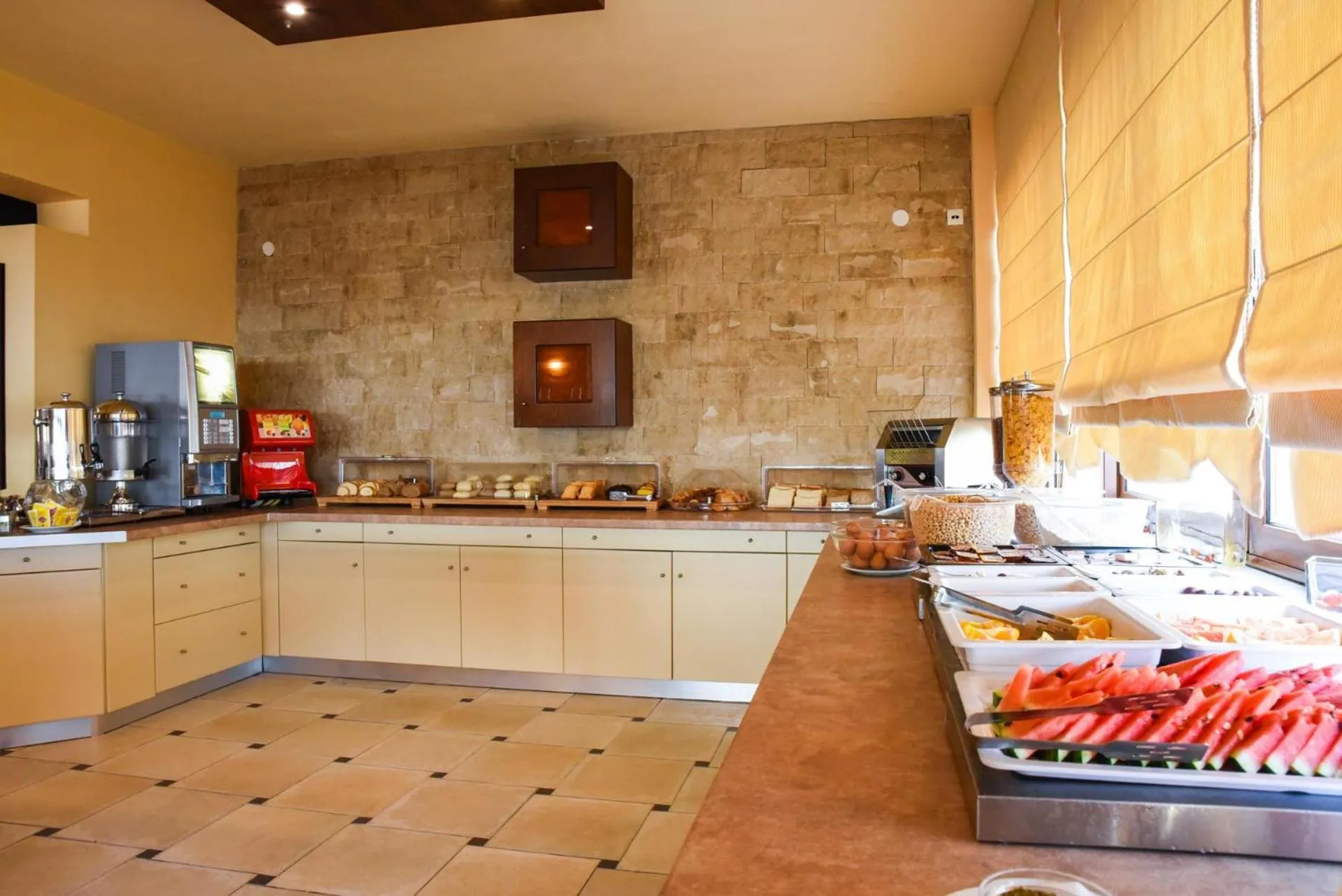 Food and drinks in Eurohotel Theo Hotel