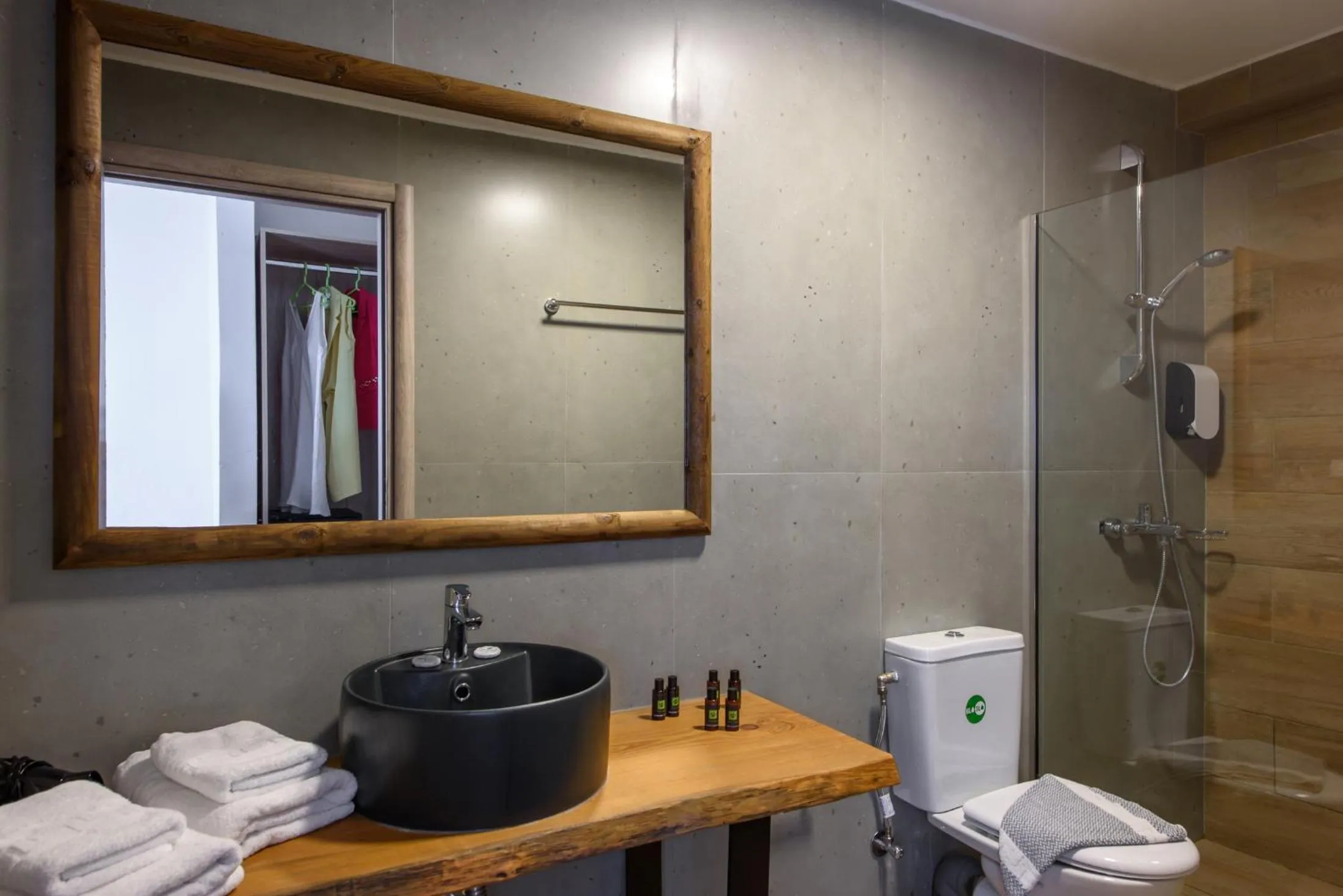 Shower in Eurohotel Theo Hotel