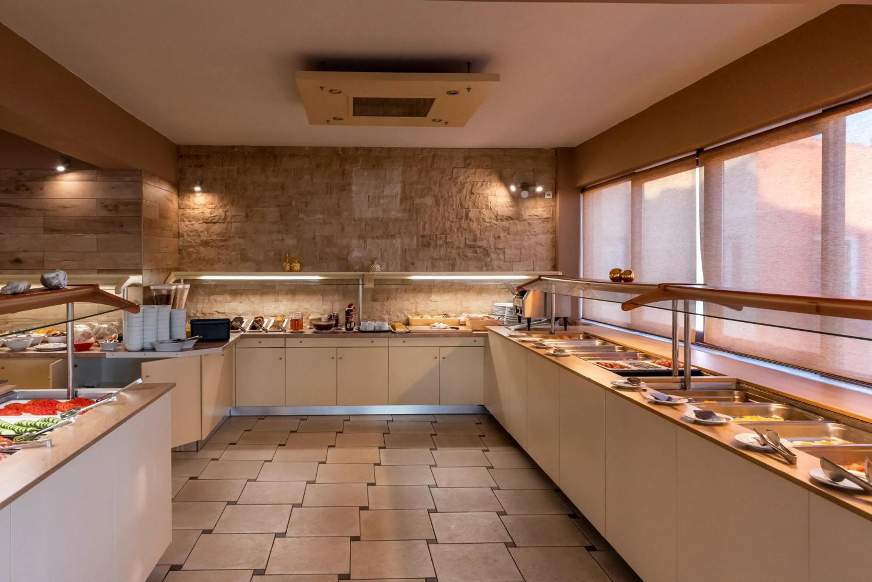 Restaurant/places to eat in Eurohotel Theo Hotel