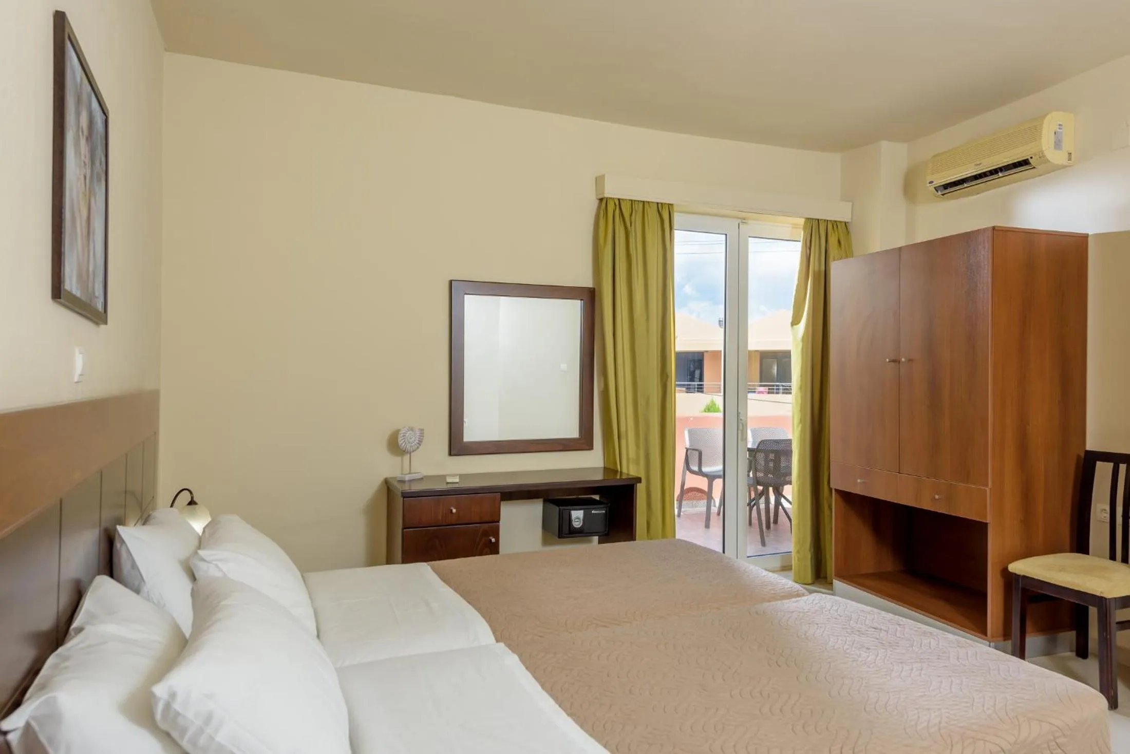 Bedroom in Eurohotel Theo Hotel