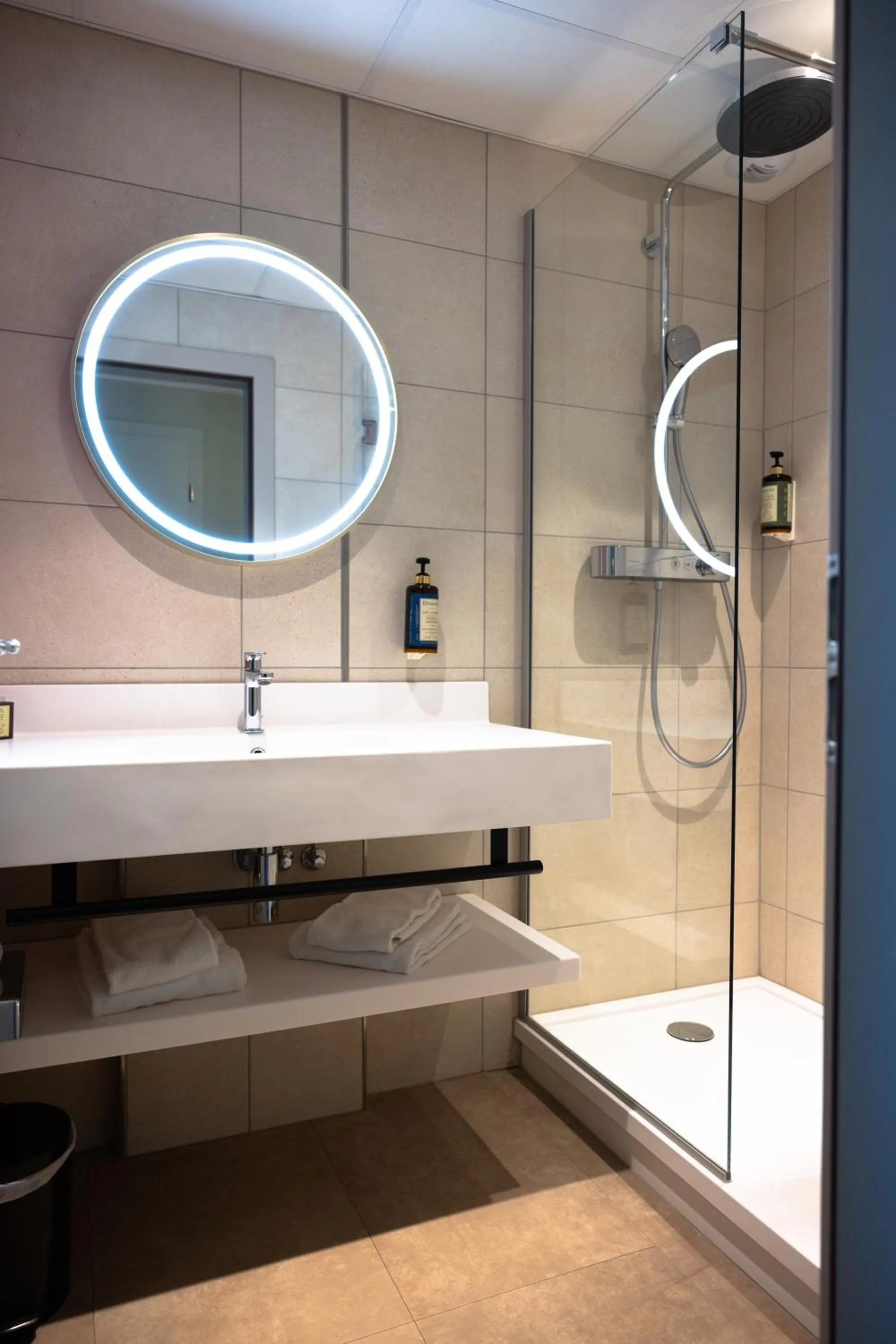 Bathroom in Logis Hotel L'Ours de Mutzig