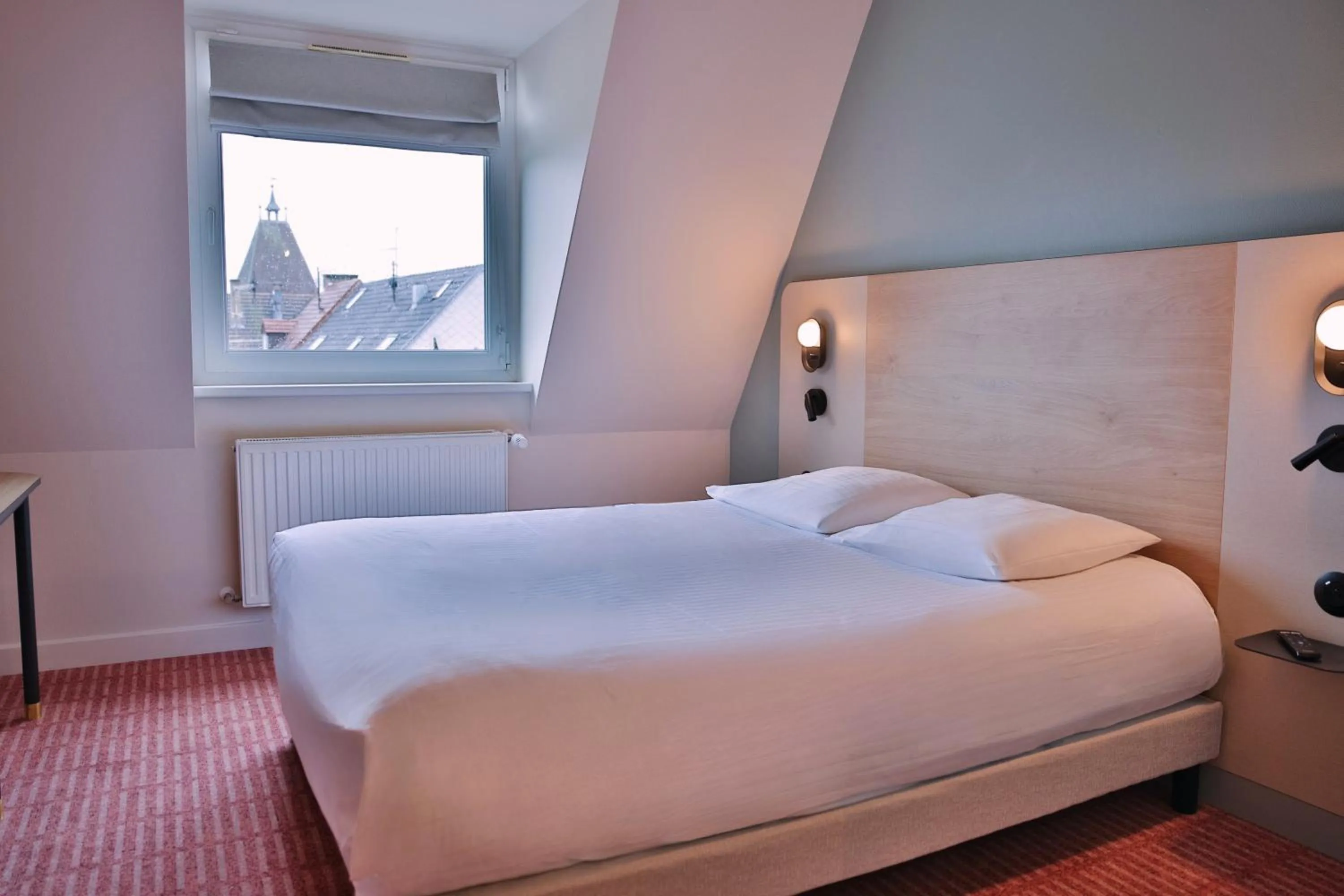 Bed in Logis Hotel L'Ours de Mutzig