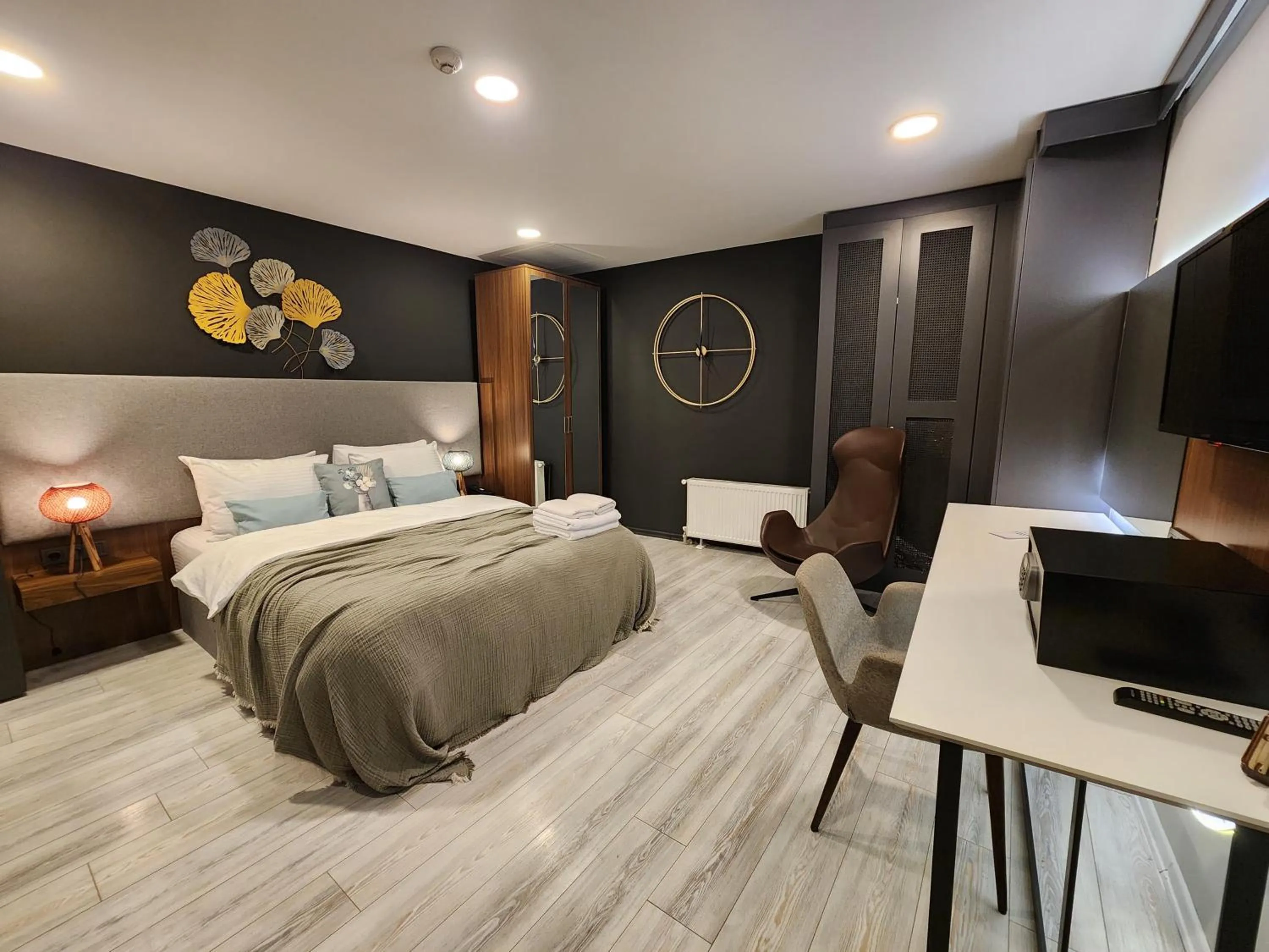 Photo of the whole room, Bed in Taksim Landhouse Hotel