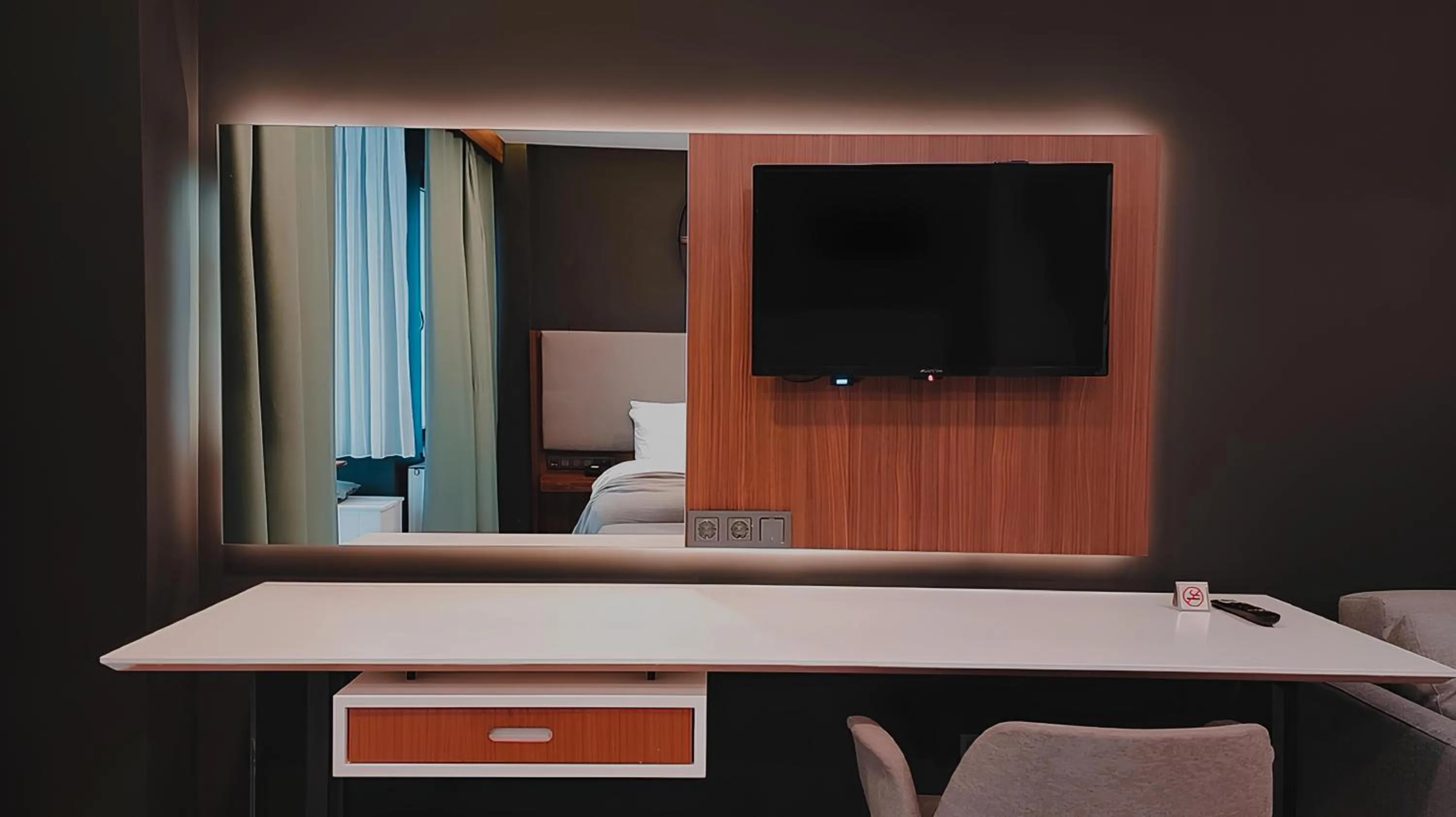 TV and multimedia in Taksim Landhouse Hotel