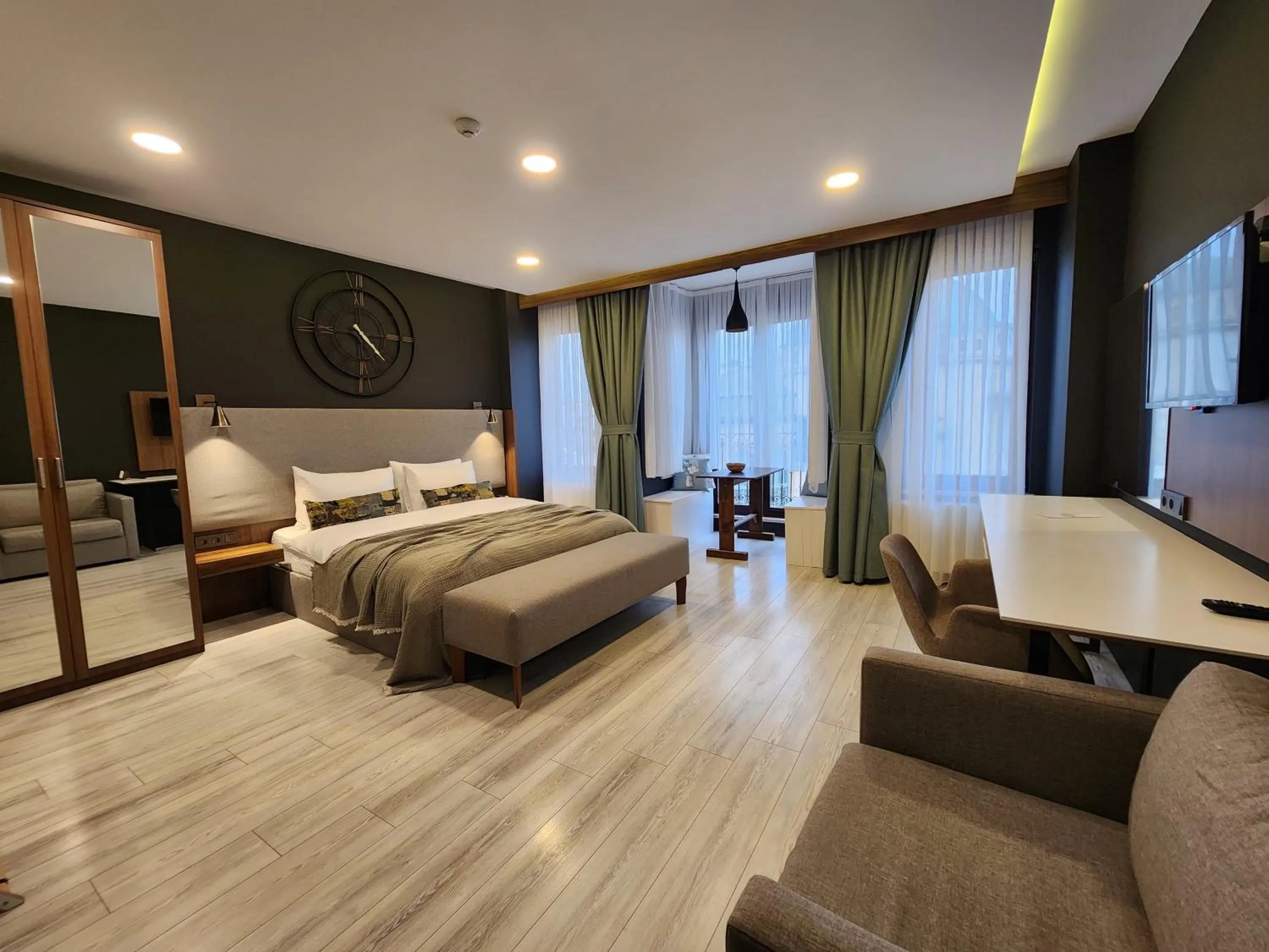 Taksim Landhouse Hotel
