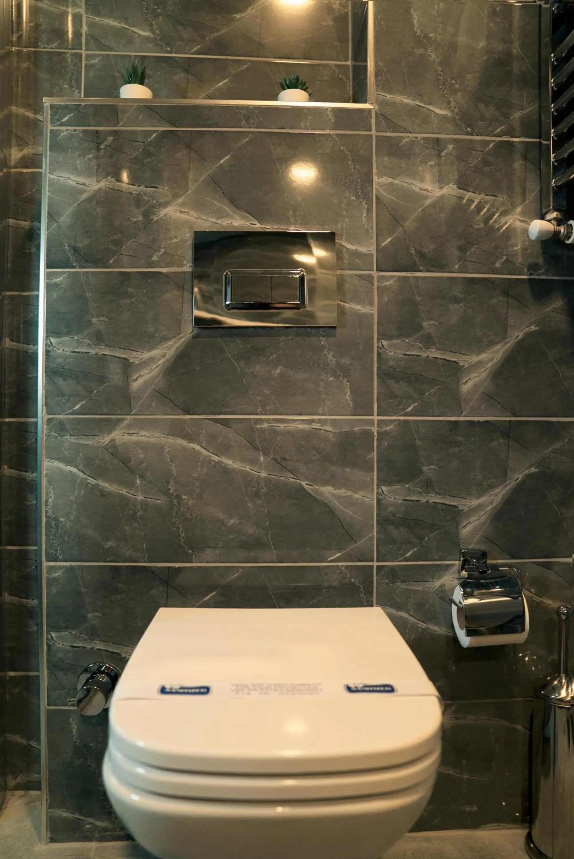 Toilet in Taksim Landhouse Hotel