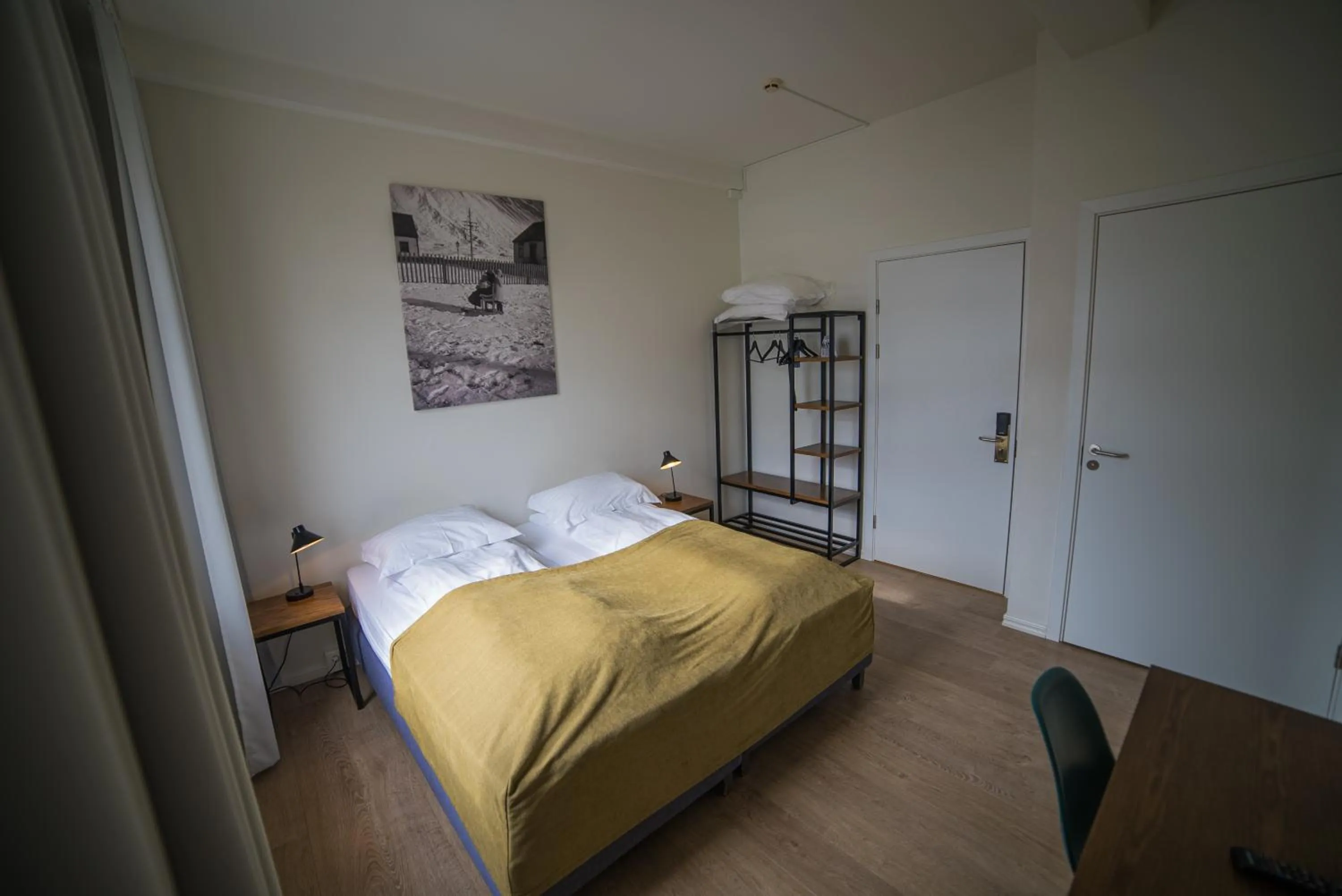 Property building, Bed in Hotel Isafjordur - Horn