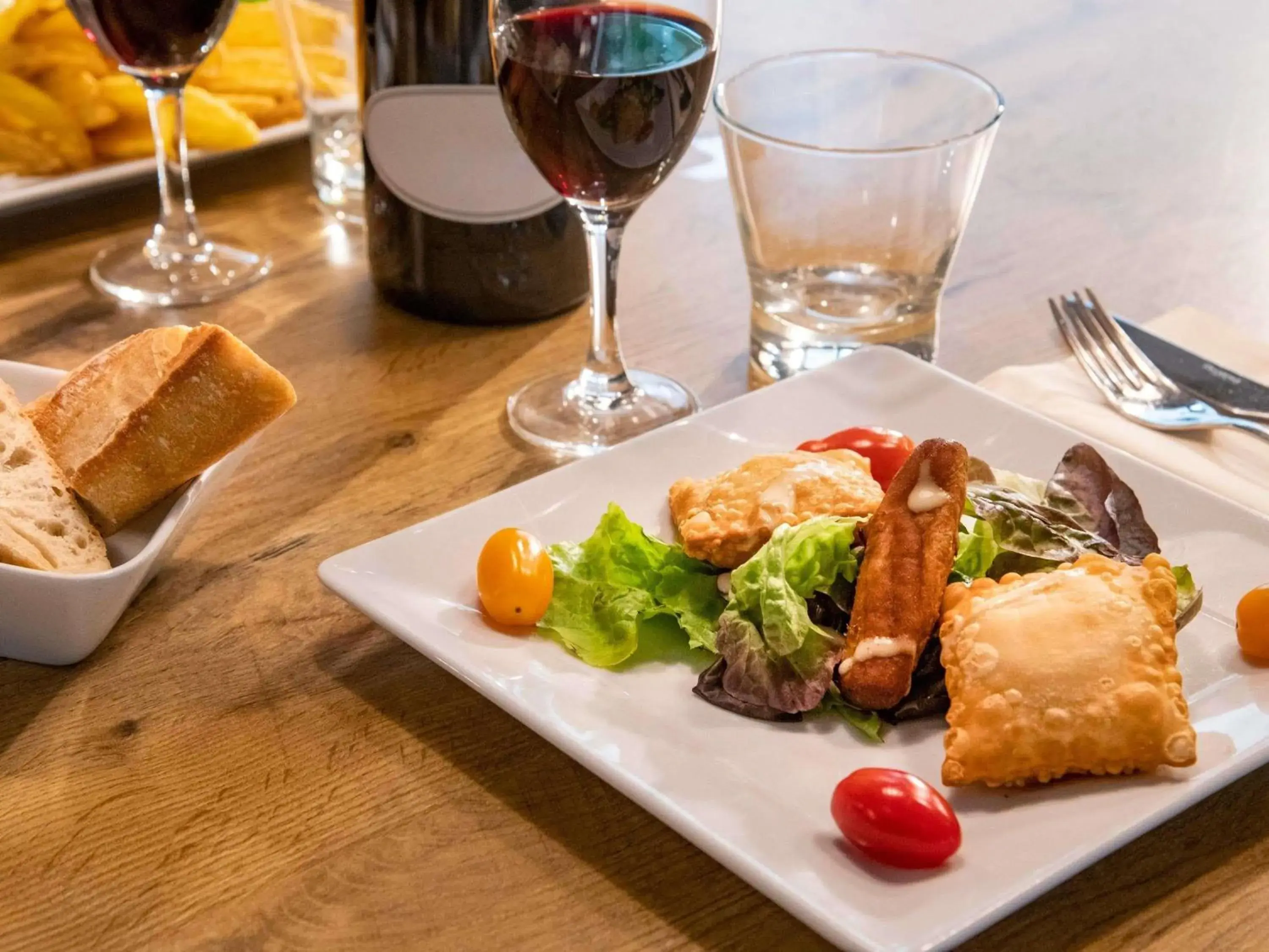 Restaurant/places to eat in ibis Gap Centre Restaurant/places to eat in ibis Gap Centre