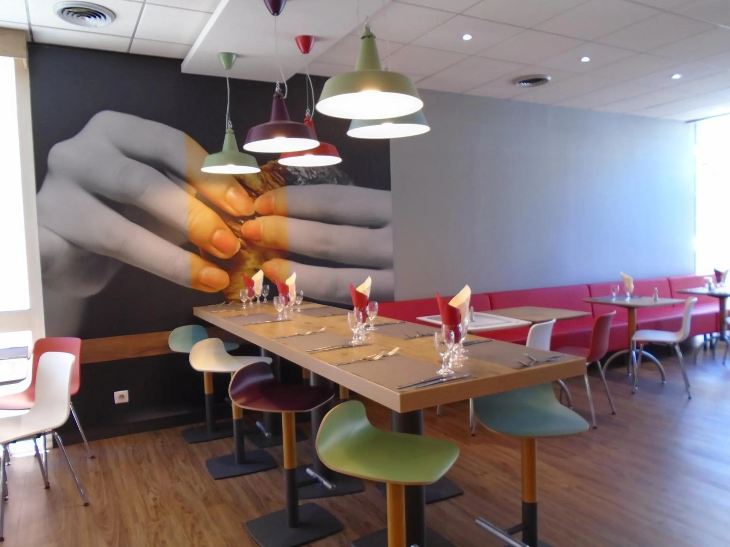 Restaurant/places to eat in ibis Gap Centre