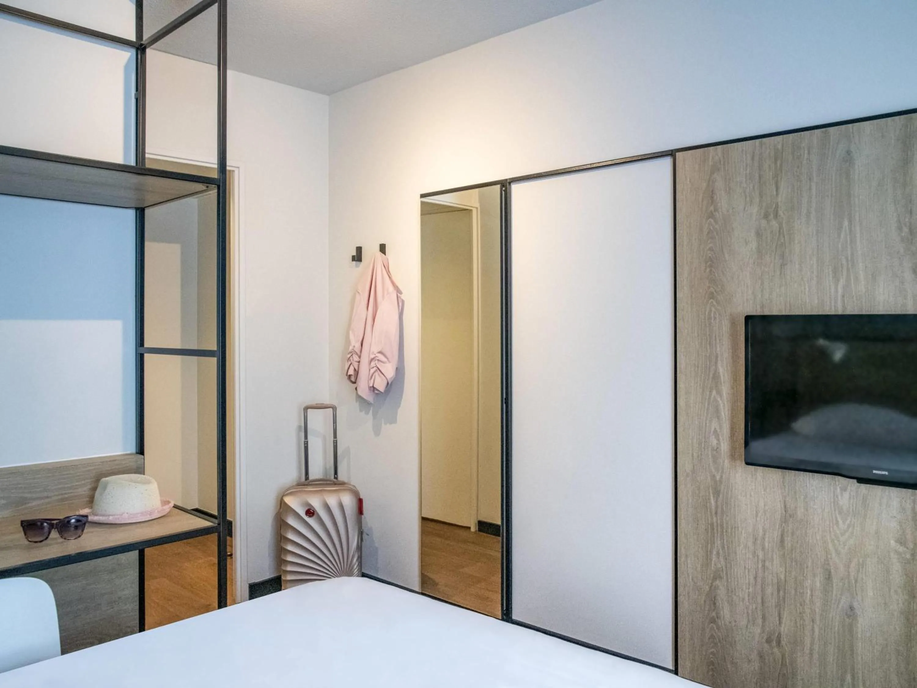 Bedroom, Bed in ibis Gap Centre