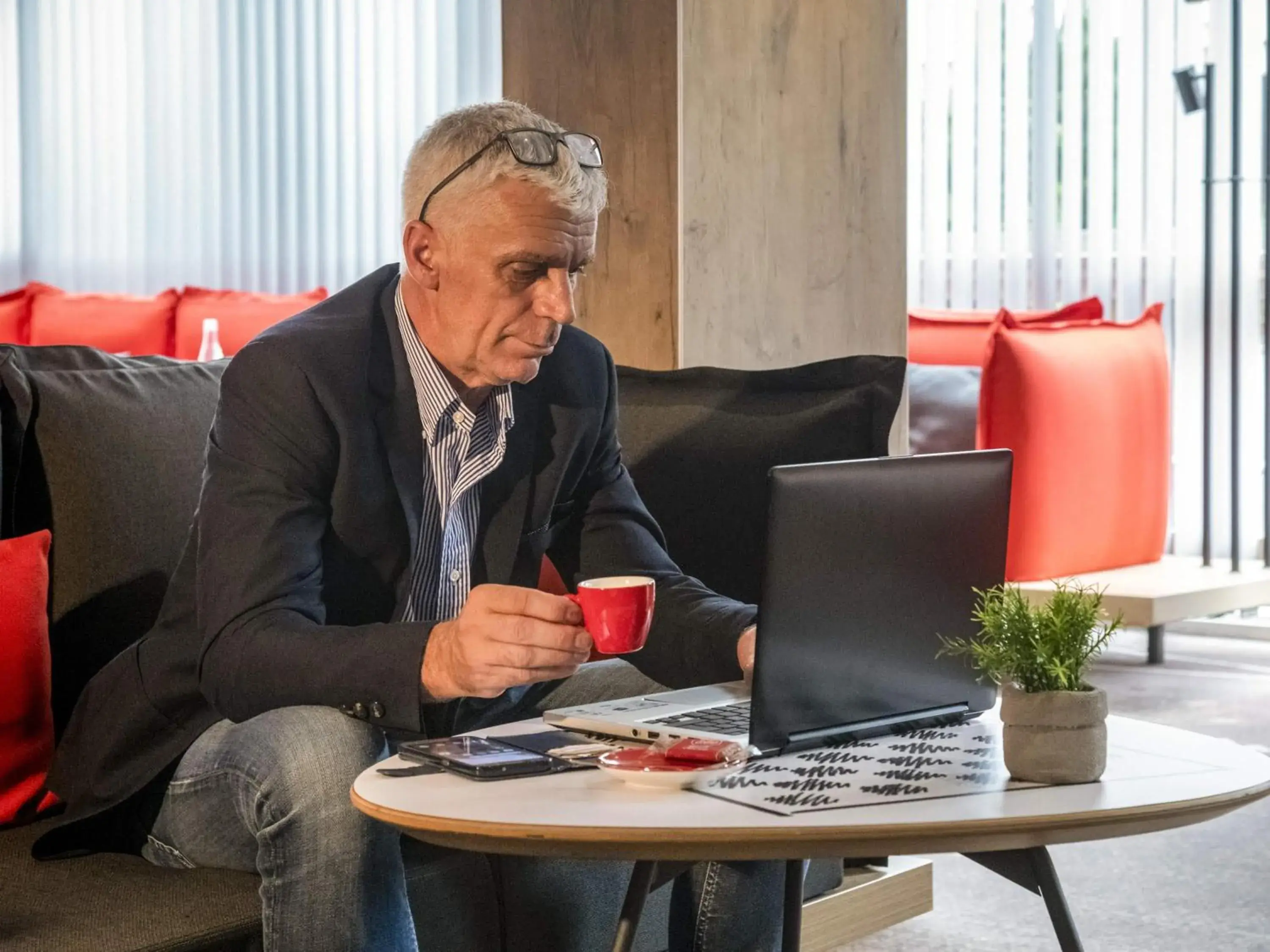 Restaurant/places to eat in ibis Gap Centre Restaurant/places to eat in ibis Gap Centre