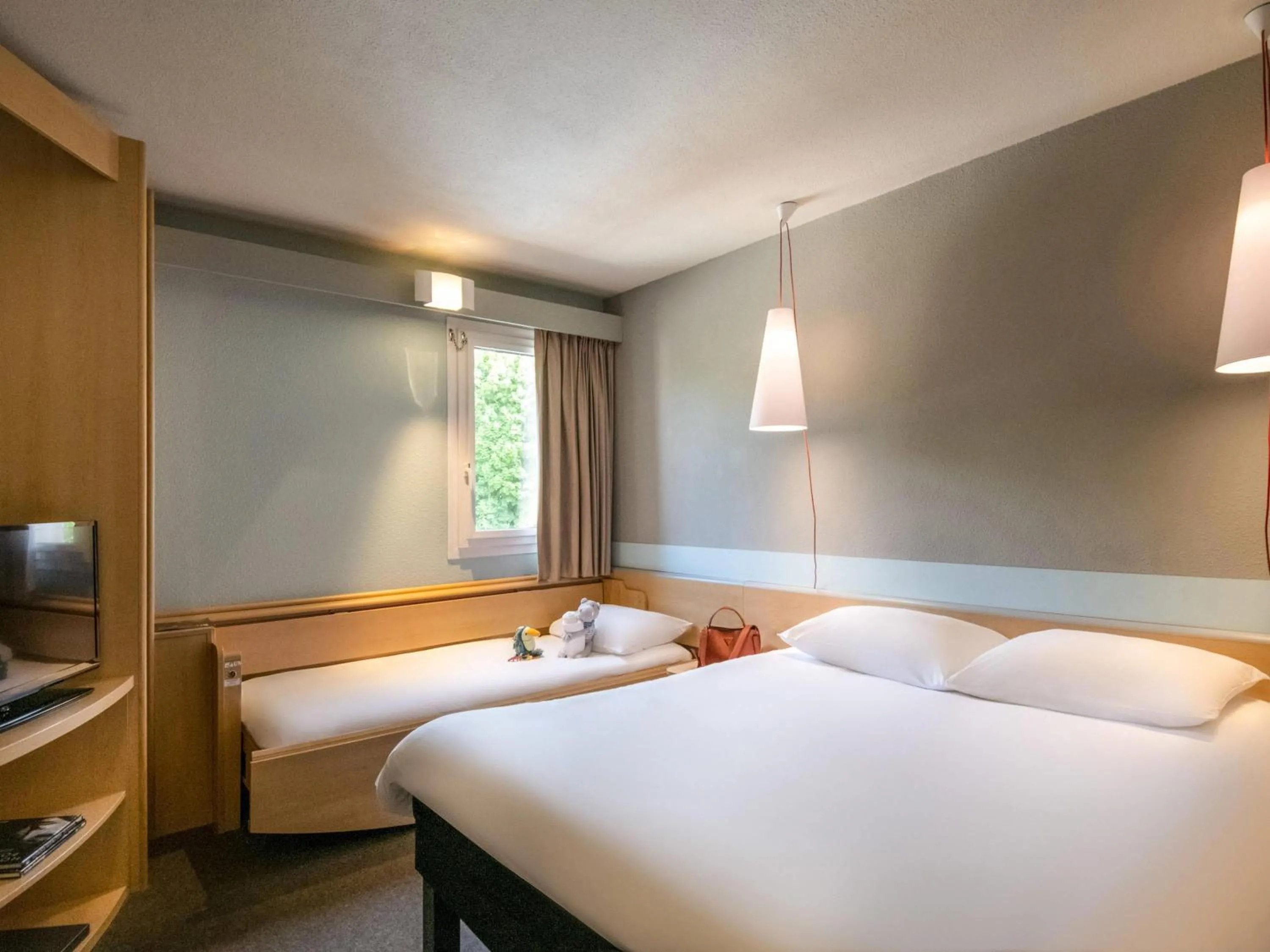 Bedroom, Bed in ibis Gap Centre