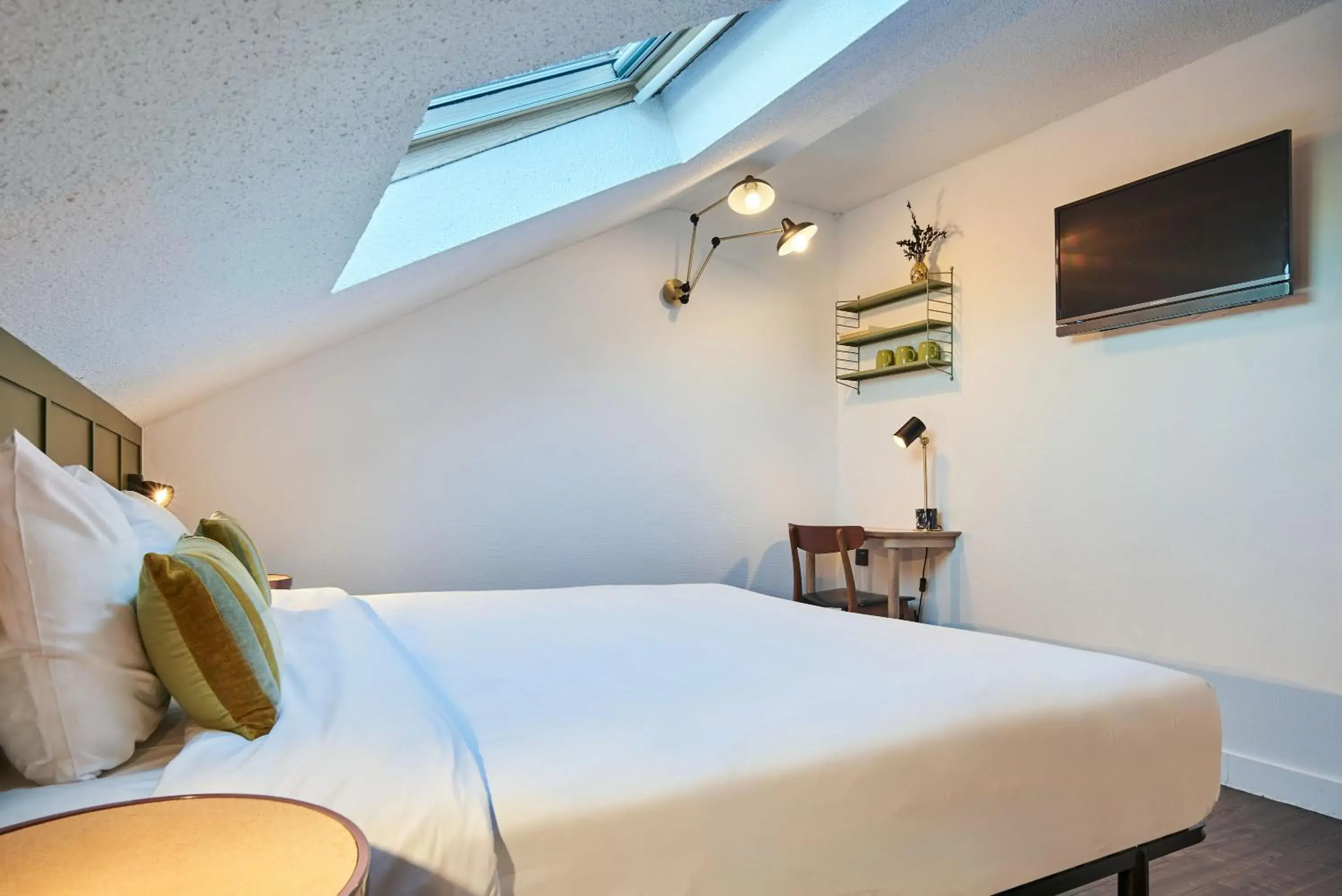 Bedroom, Bed in Hôtel Bordeaux Clémenceau by Happyculture Bedroom, Bed in Hôtel Bordeaux Clémenceau by Happyculture