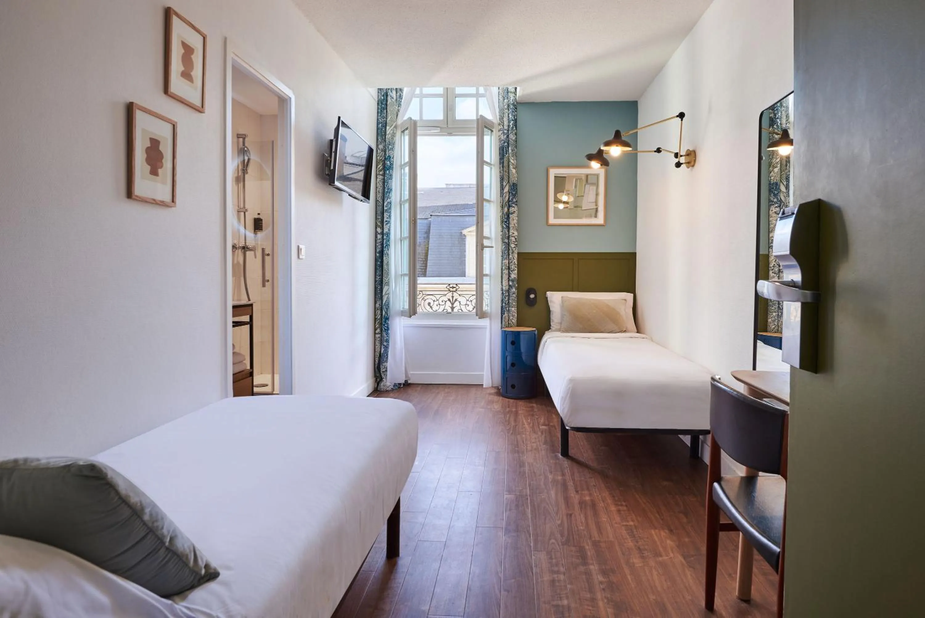 Bedroom, Bed in Hôtel Bordeaux Clémenceau by Happyculture