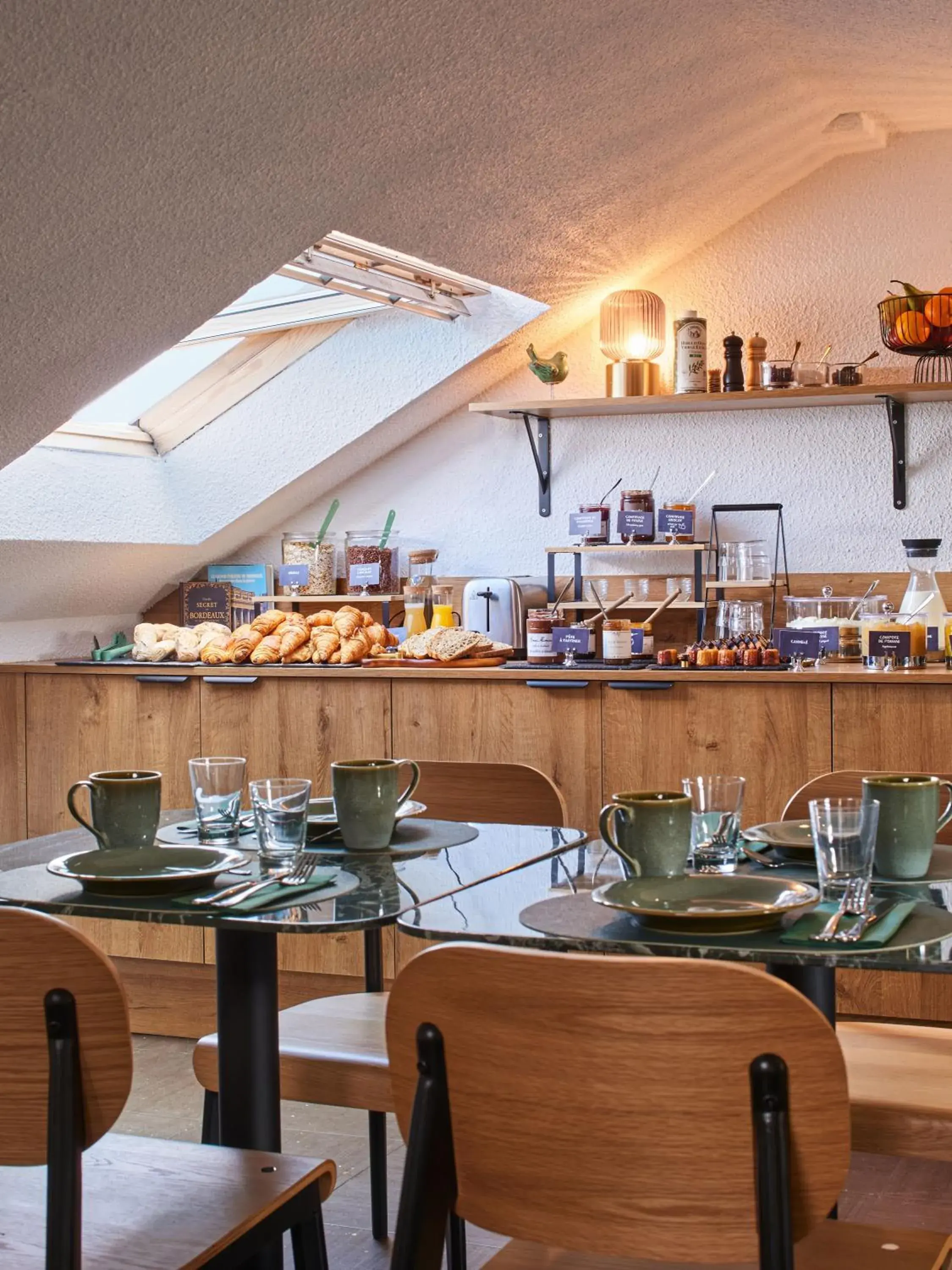 Buffet breakfast in Hôtel Bordeaux Clémenceau by Happyculture Buffet breakfast in Hôtel Bordeaux Clémenceau by Happyculture