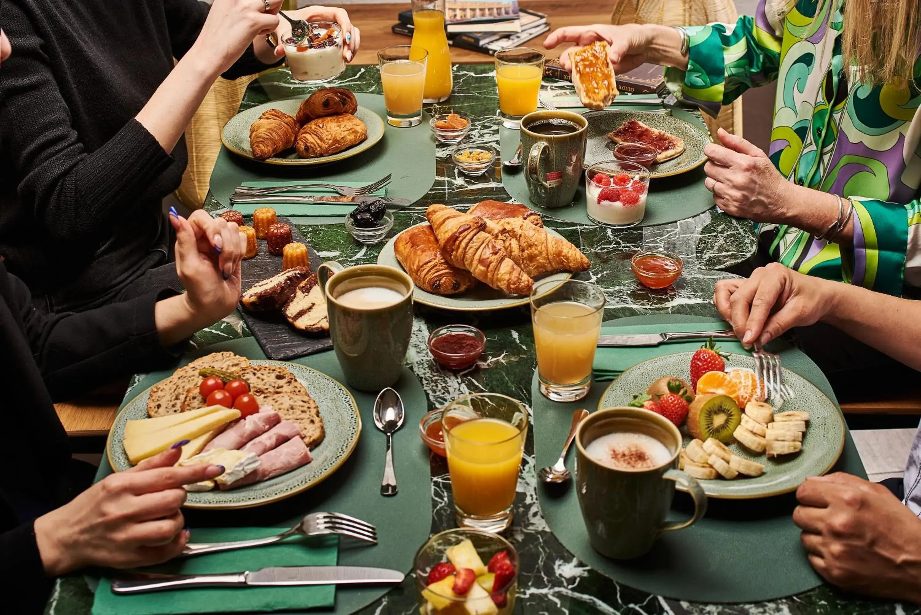 Continental breakfast in Hôtel Bordeaux Clémenceau by Happyculture Continental breakfast in Hôtel Bordeaux Clémenceau by Happyculture