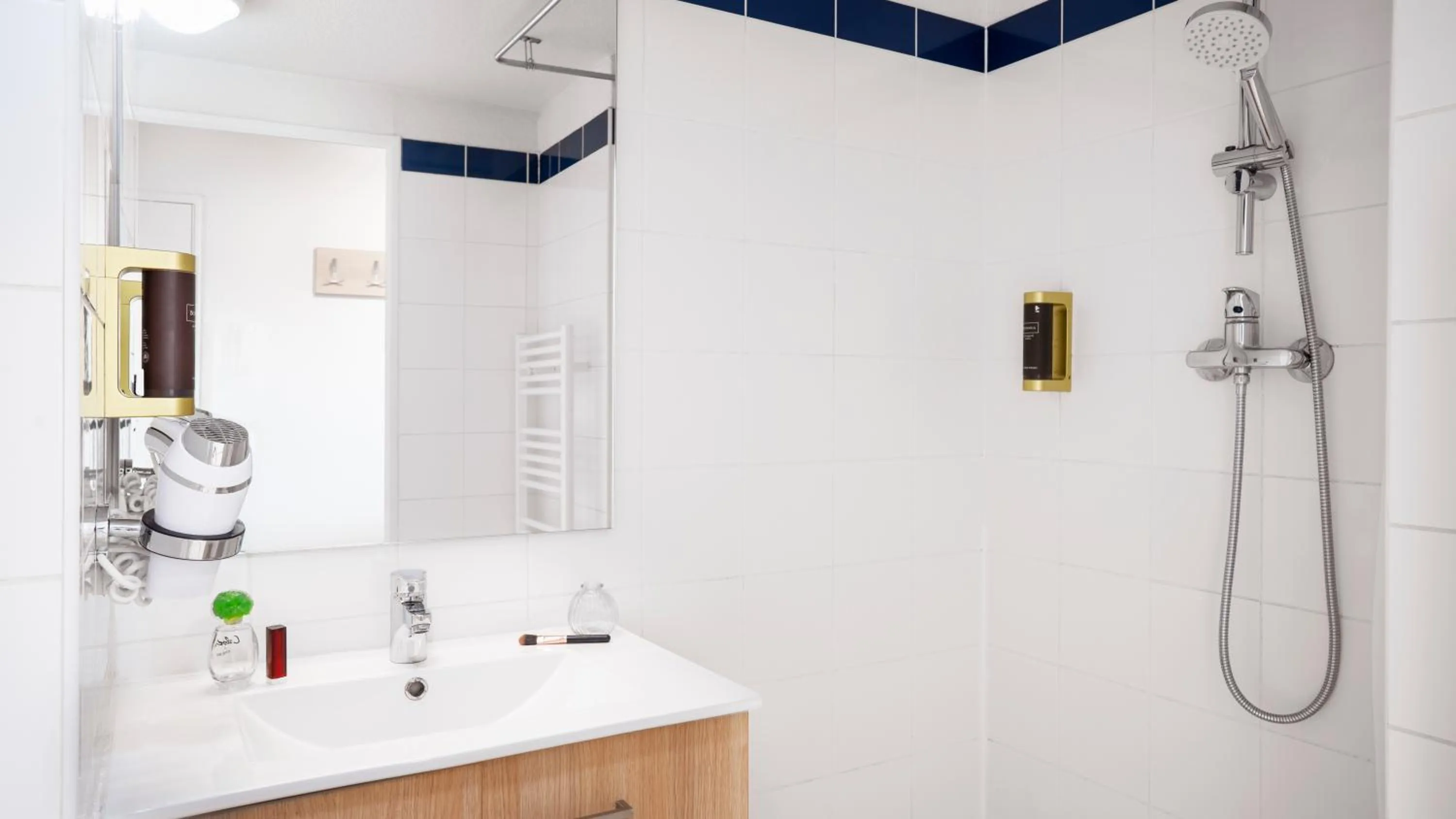 Shower in Séjours & Affaires Serris Rive Gauche